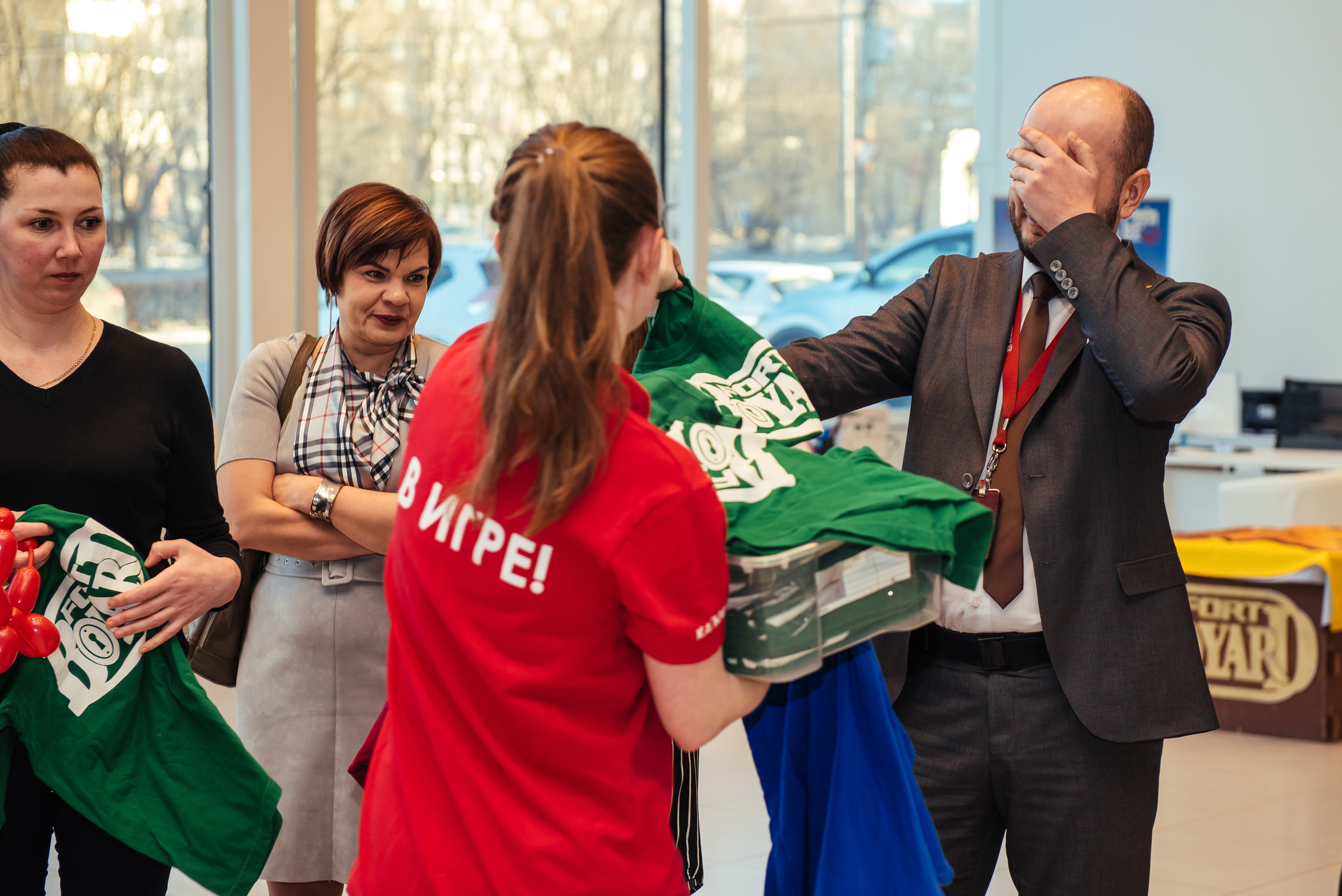 Фотосъемка репортажа с празднования 8 марта в KIA-центре, Челябинск. Свадебный и просто хороший фотограф в Челябинске