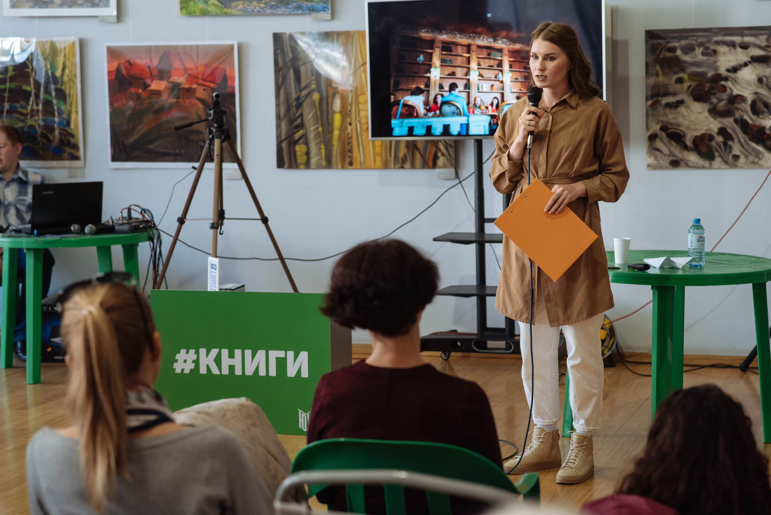 Южноуральская книжная выставка-ярмарка в Союзе Художников, Челябинск. Свадебный и просто хороший фотограф в Челябинске