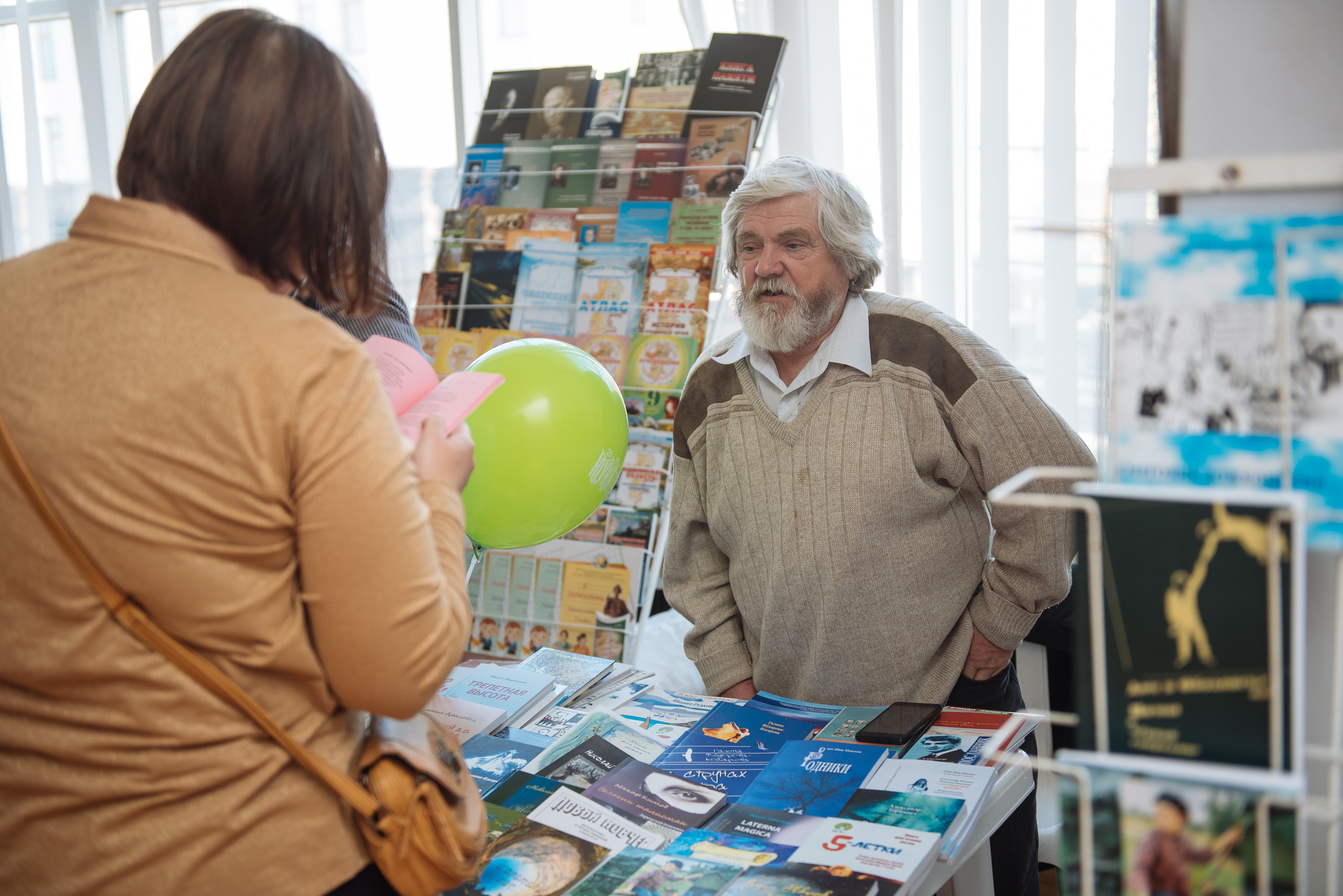 Южноуральская книжная выставка-ярмарка в Союзе Художников, Челябинск. Свадебный и просто хороший фотограф в Челябинске
