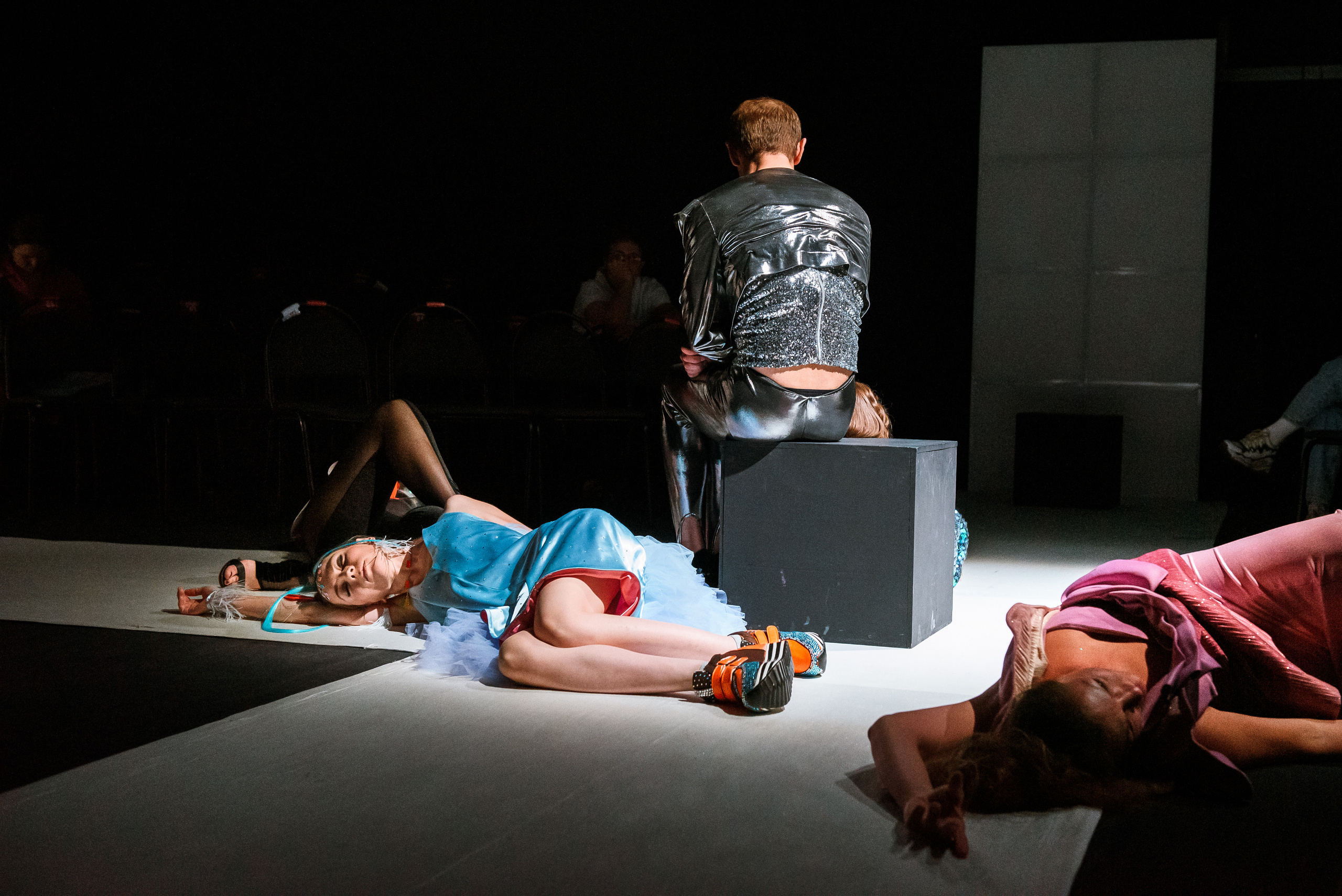 Спектакль «Я танцую как дебил». Wedding and family photographer USA