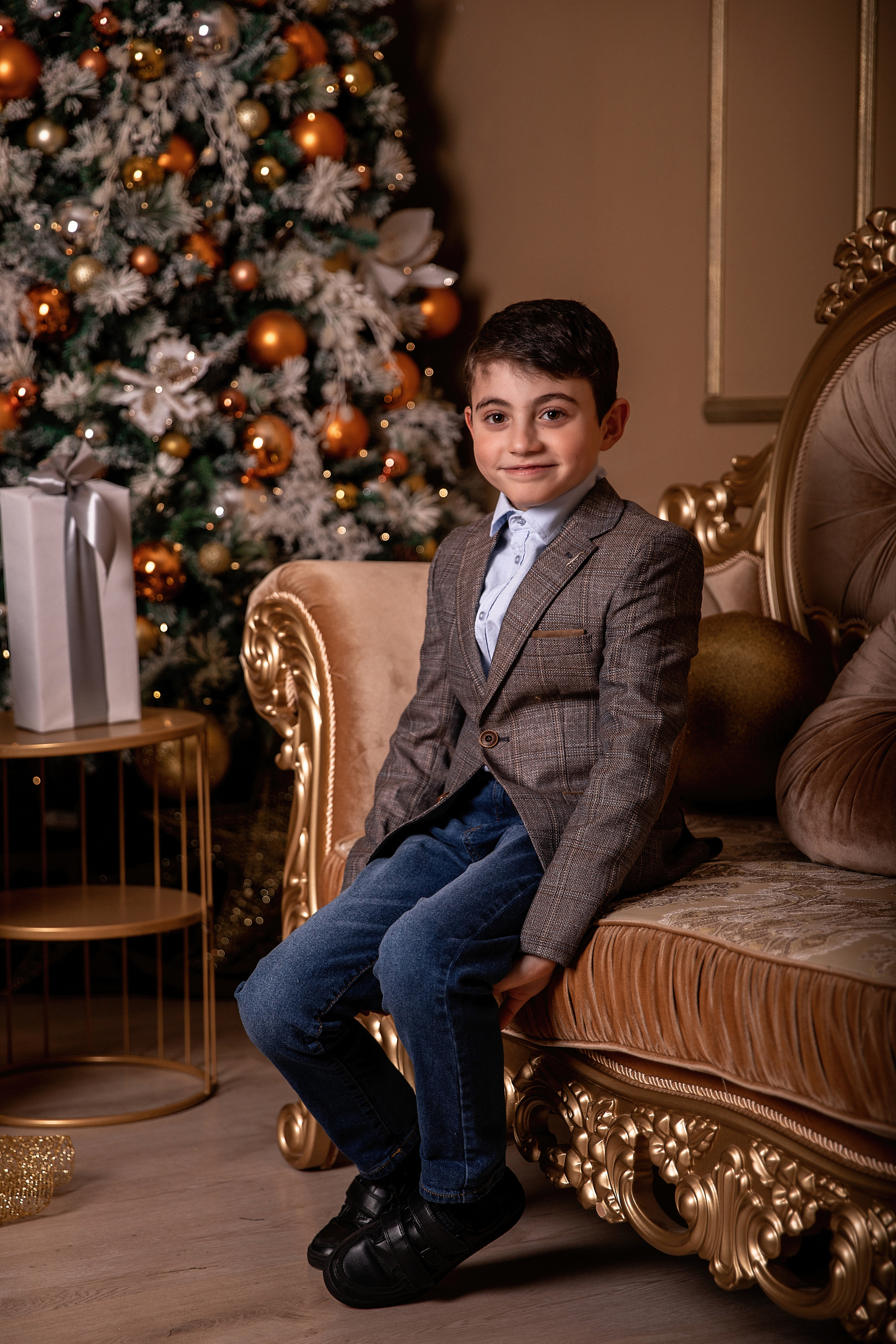 Семейная новогодняя фотосессия в студии. Фотограф во Владикавказе Юрий Геворгизов