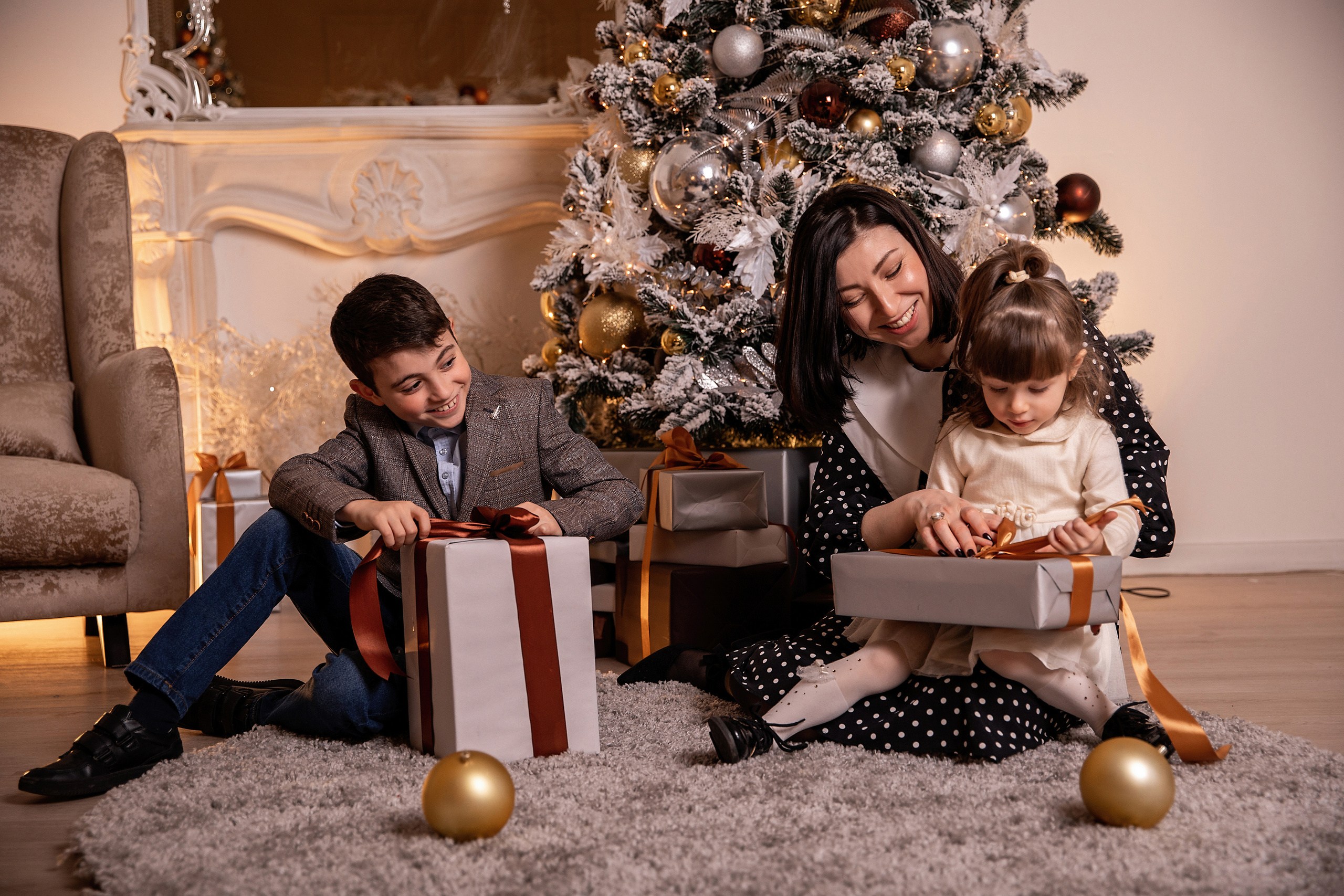 Семейная новогодняя фотосессия в студии. Фотограф во Владикавказе Юрий Геворгизов