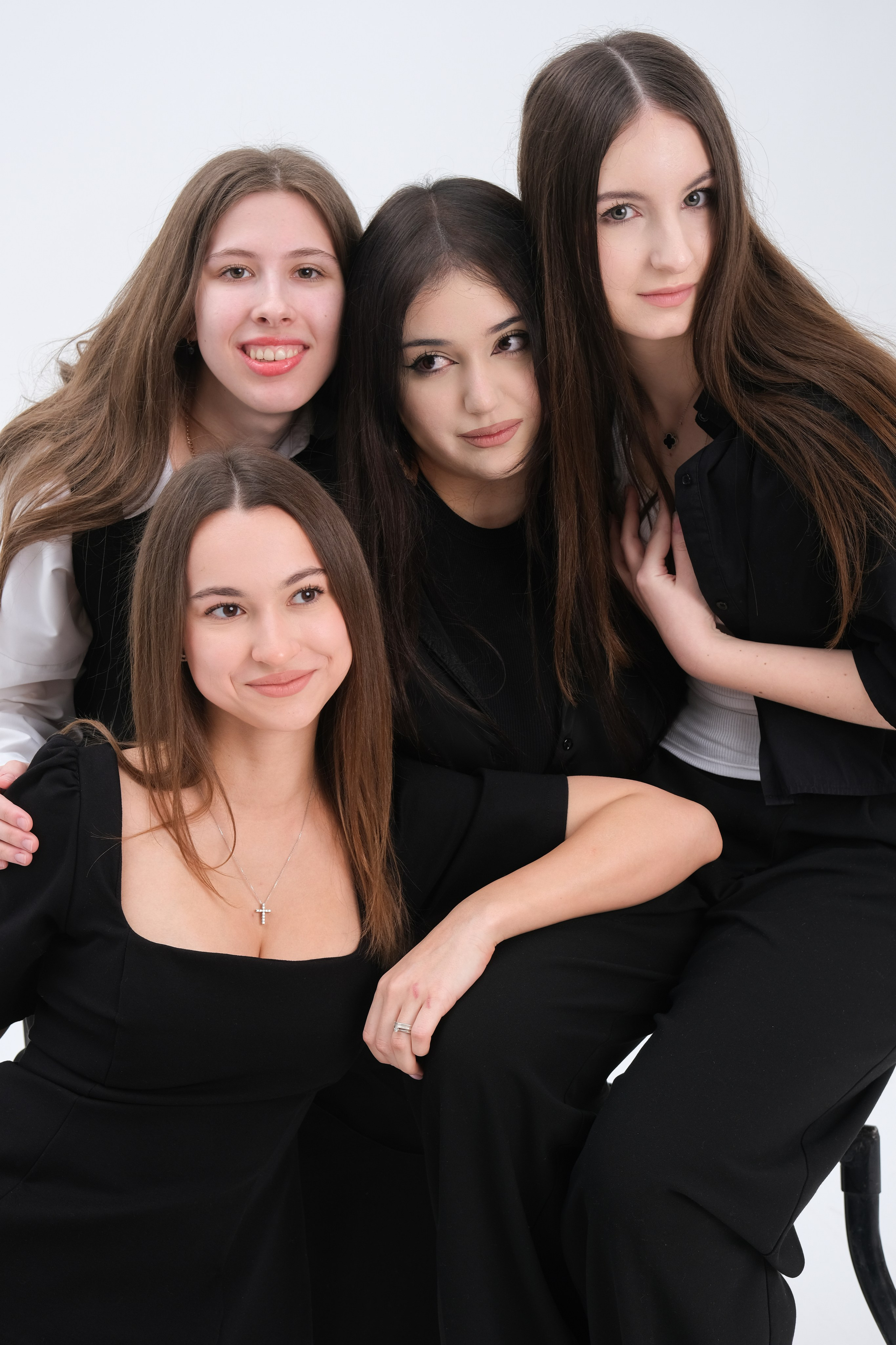Групповые и общие фотографии. Оживающие выпускные альбомы в Москве и Московской области