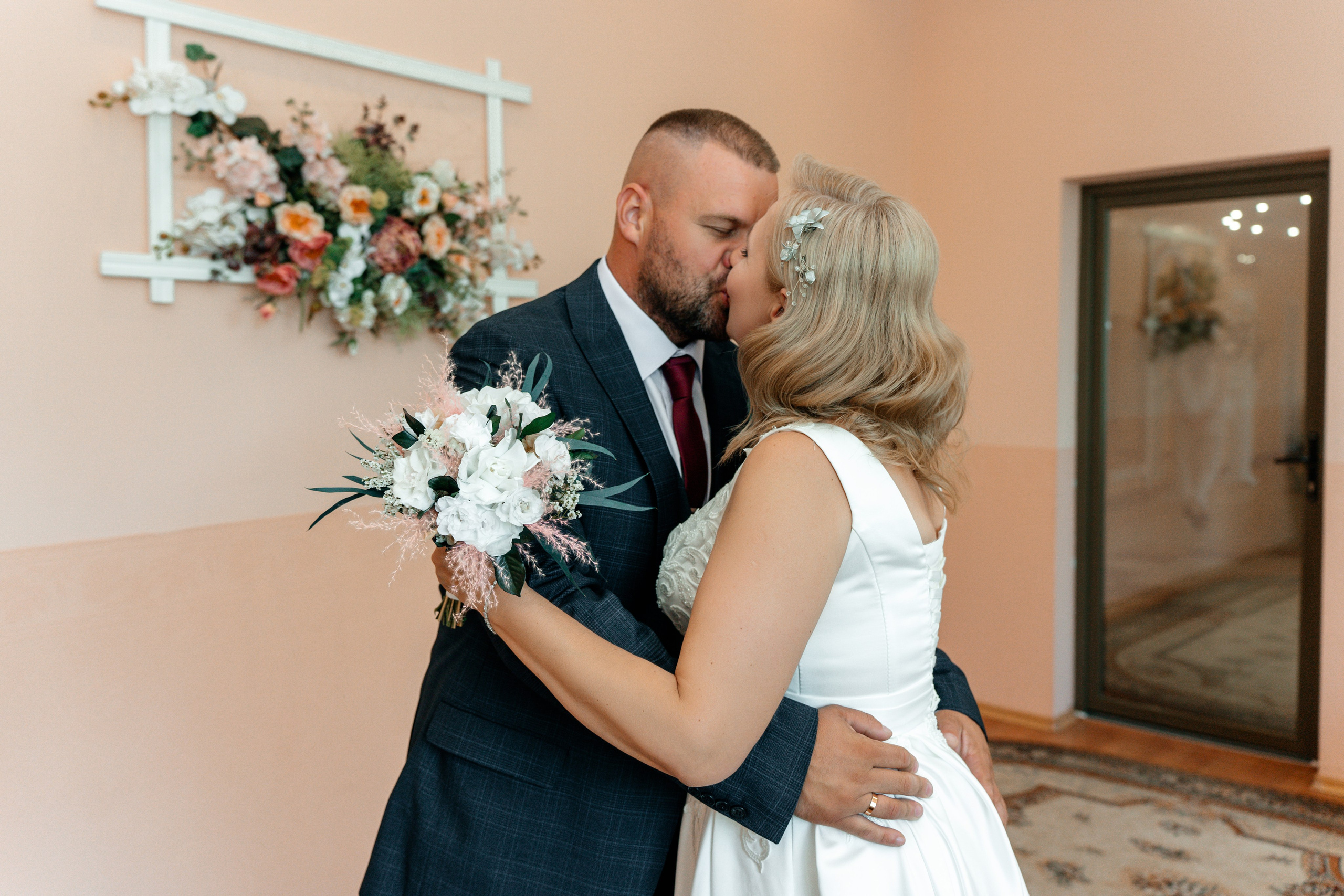 ЗАГС Партизанского района (малый зал). Ваш семейный фотограф в Минске — Вика Трегубова