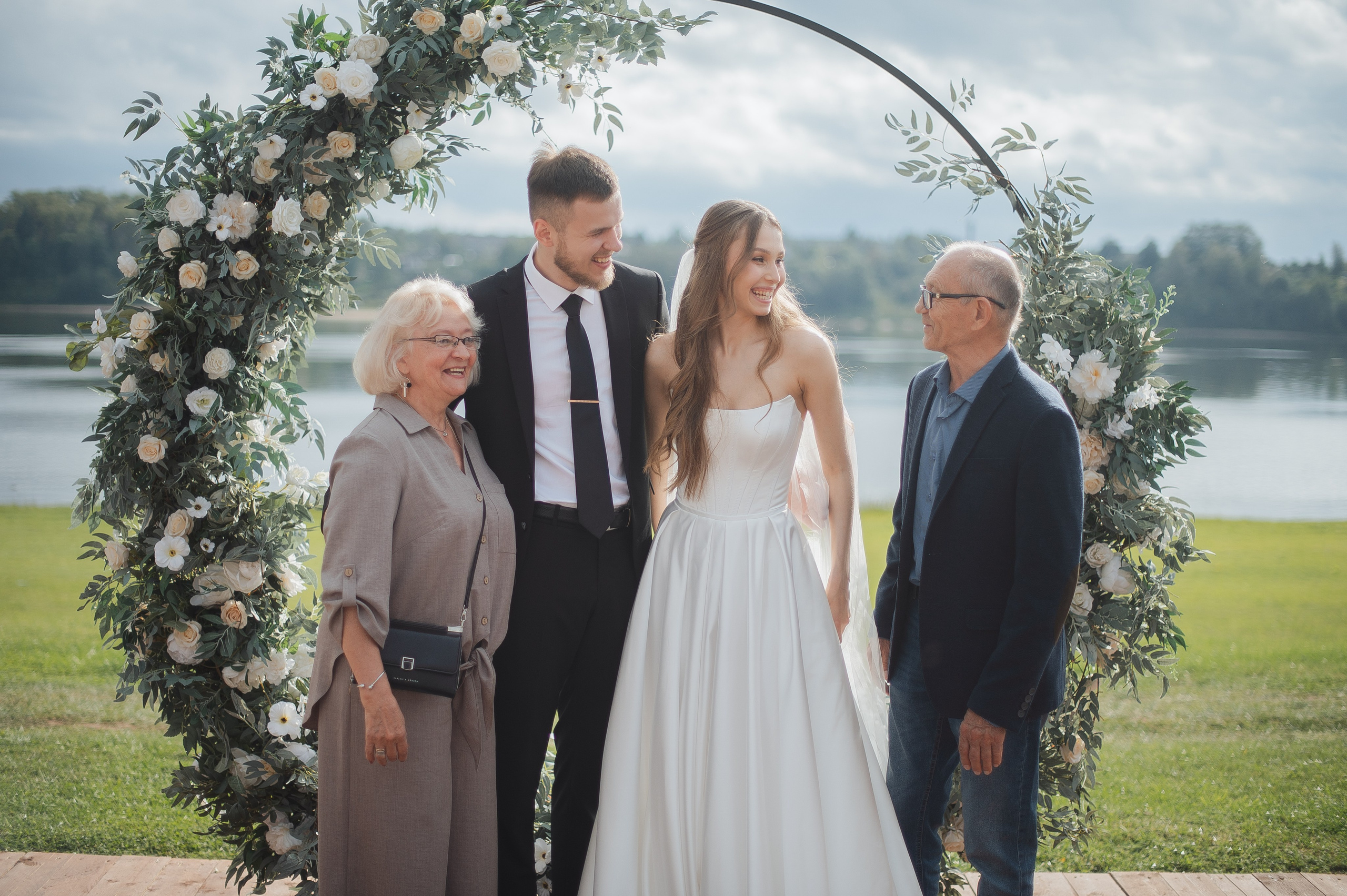 Свадьба на берегу Волги. Свадебный фотограф в Ярославле Денис Медоваров