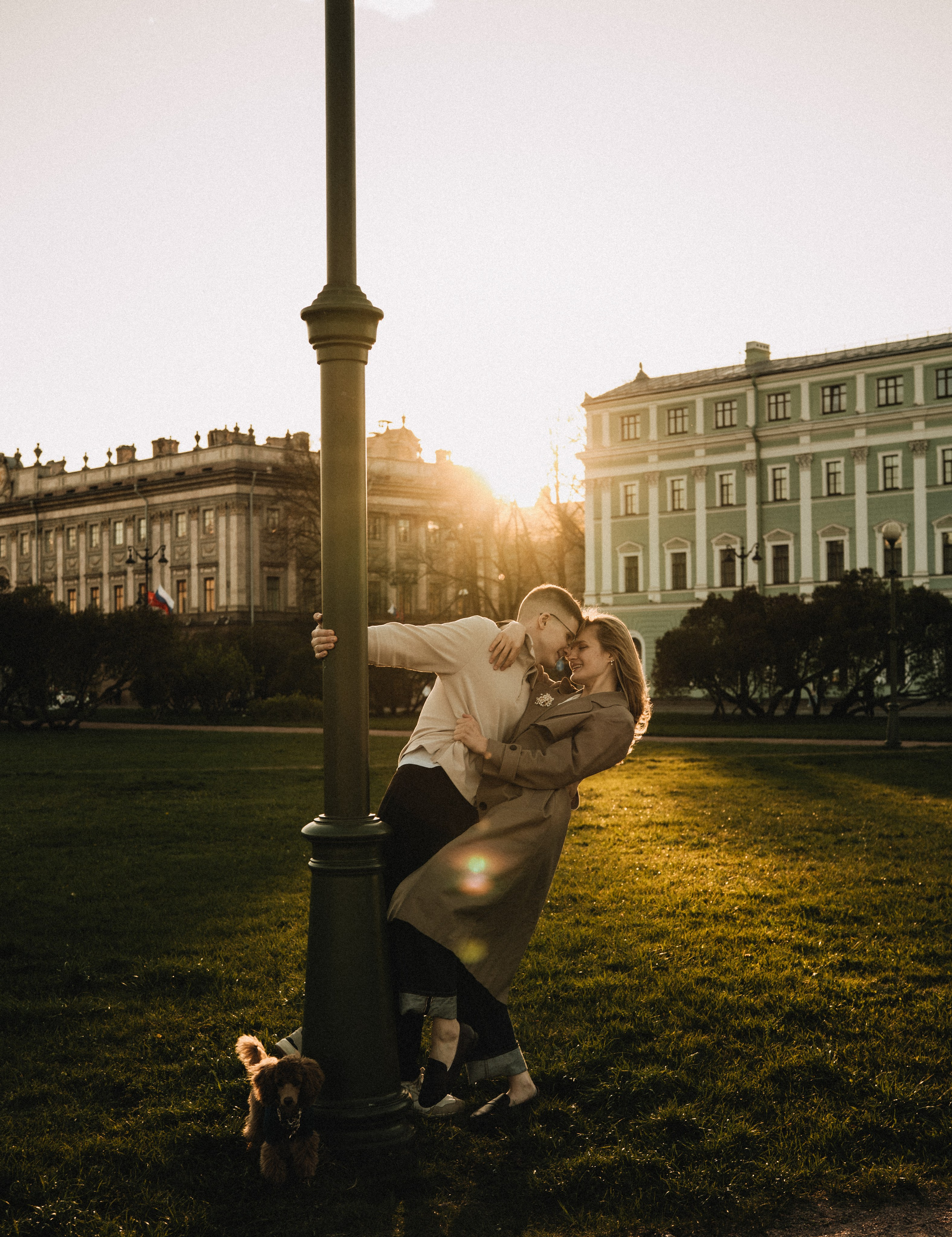 Парная фотосессия в Санкт-Петербурге. Фотосессия лавстори СПб. Федосова Елизавета - свадебный фотограф СПб. Фотосессия в Питере с собакой. Марсово поле. Зимняя канавка. Фотосессия у Невы.