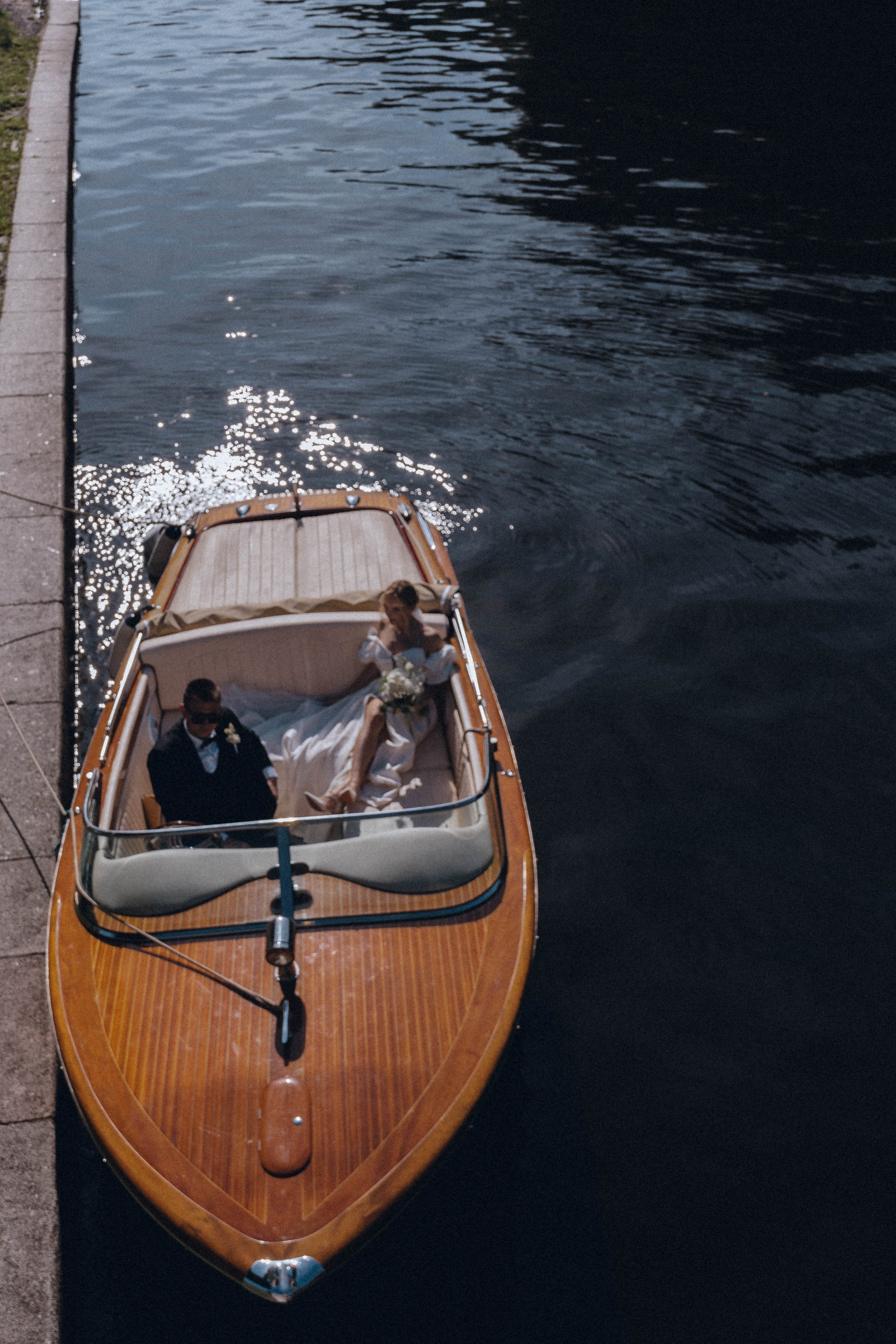 СВАДЕНБНАЯ СЬЕМКА НА КАТЕРЕ ПО КАНАЛАМ САНКТ-ПЕТЕРБУРГА И В АКВАТОРИИ НЕВЫ. Профессиональный фотограф, Санкт-Петербург — Виктория Богомолова