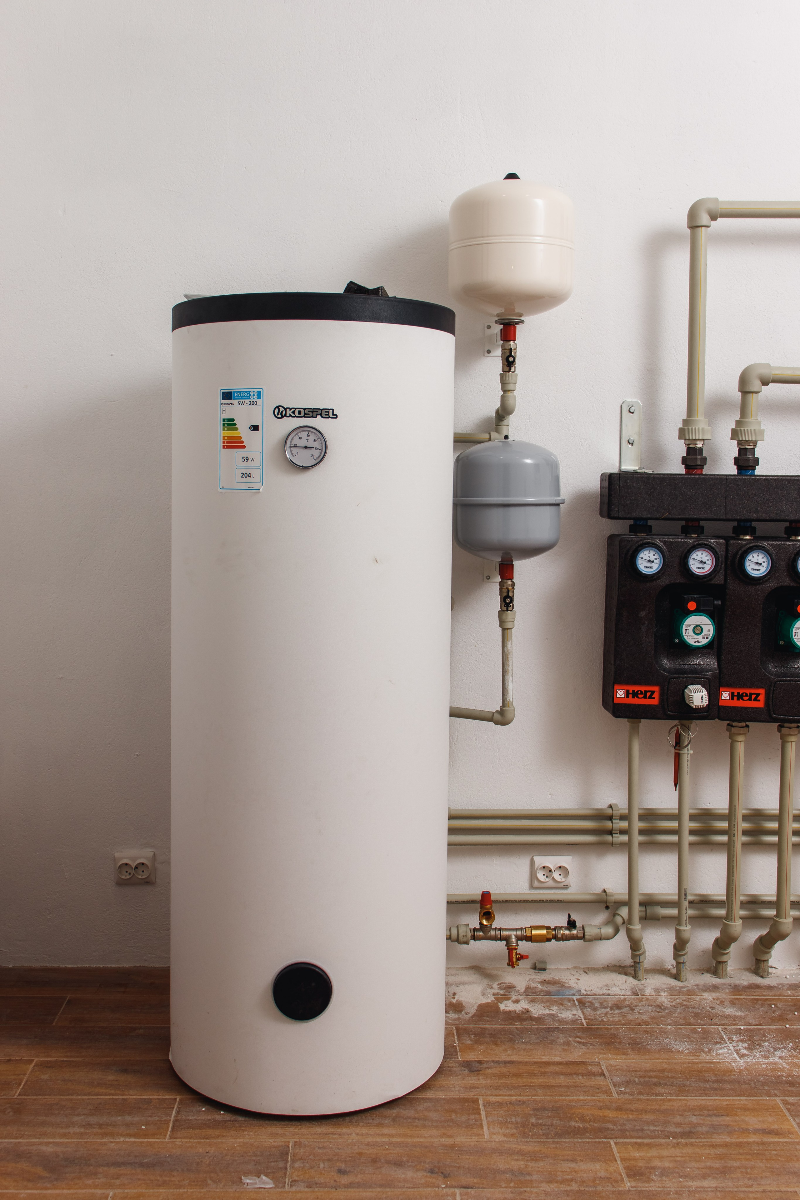 В чём разница бойлера с косвенным нагревом и электрического?. Монтаж отопления в Калининграде | Балтийский сантехник