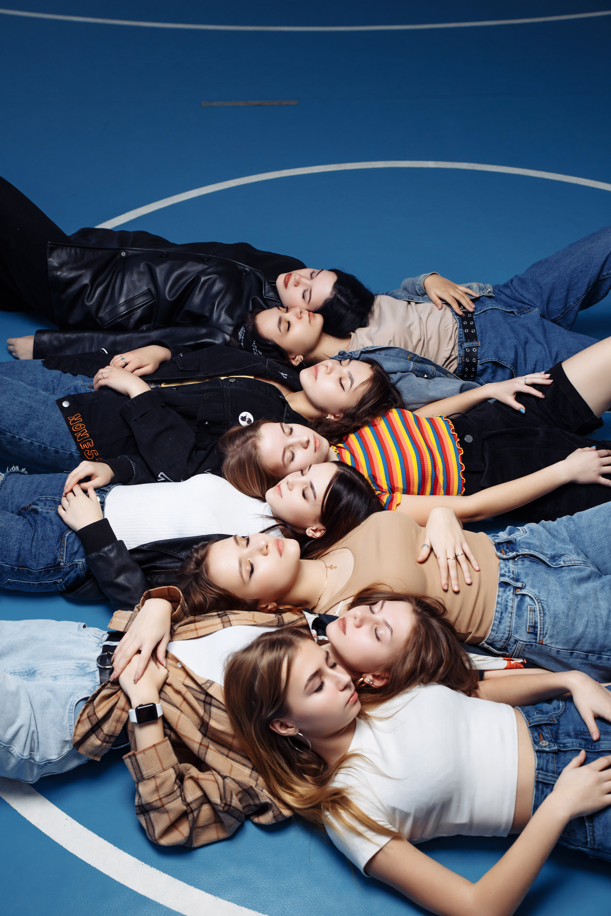 9 и 11 классы. Студия школьной фотографии в Твери. Выпускные альбомы в Твери