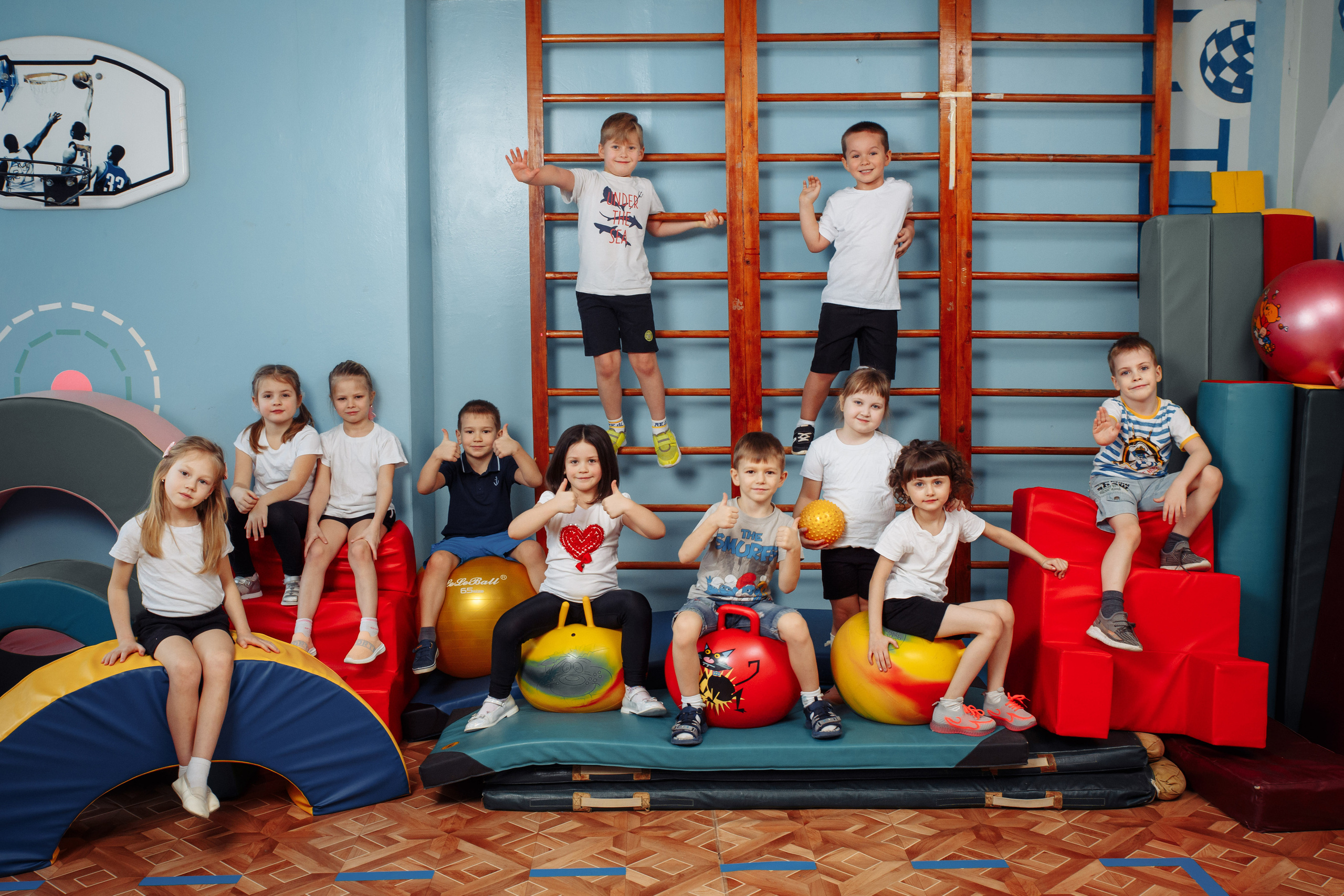 Выпускные альбомы для детского сада в Твери. Студия школьной фотографии в Твери. Выпускные альбомы в Твери