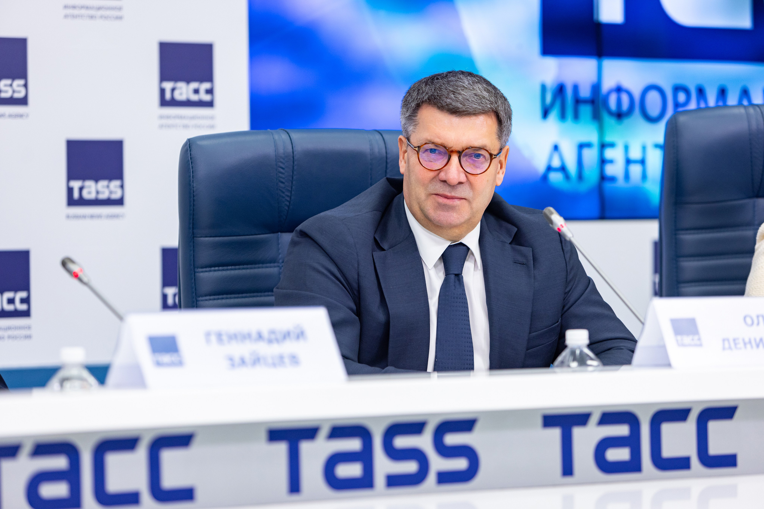 ГРУППА «АЛЬФА». ПЕРВЫЕ ПОЛВЕКА. Пресс-конференция в стенах ТАСС. Фотостудия в Москве LUXARTPHOTO