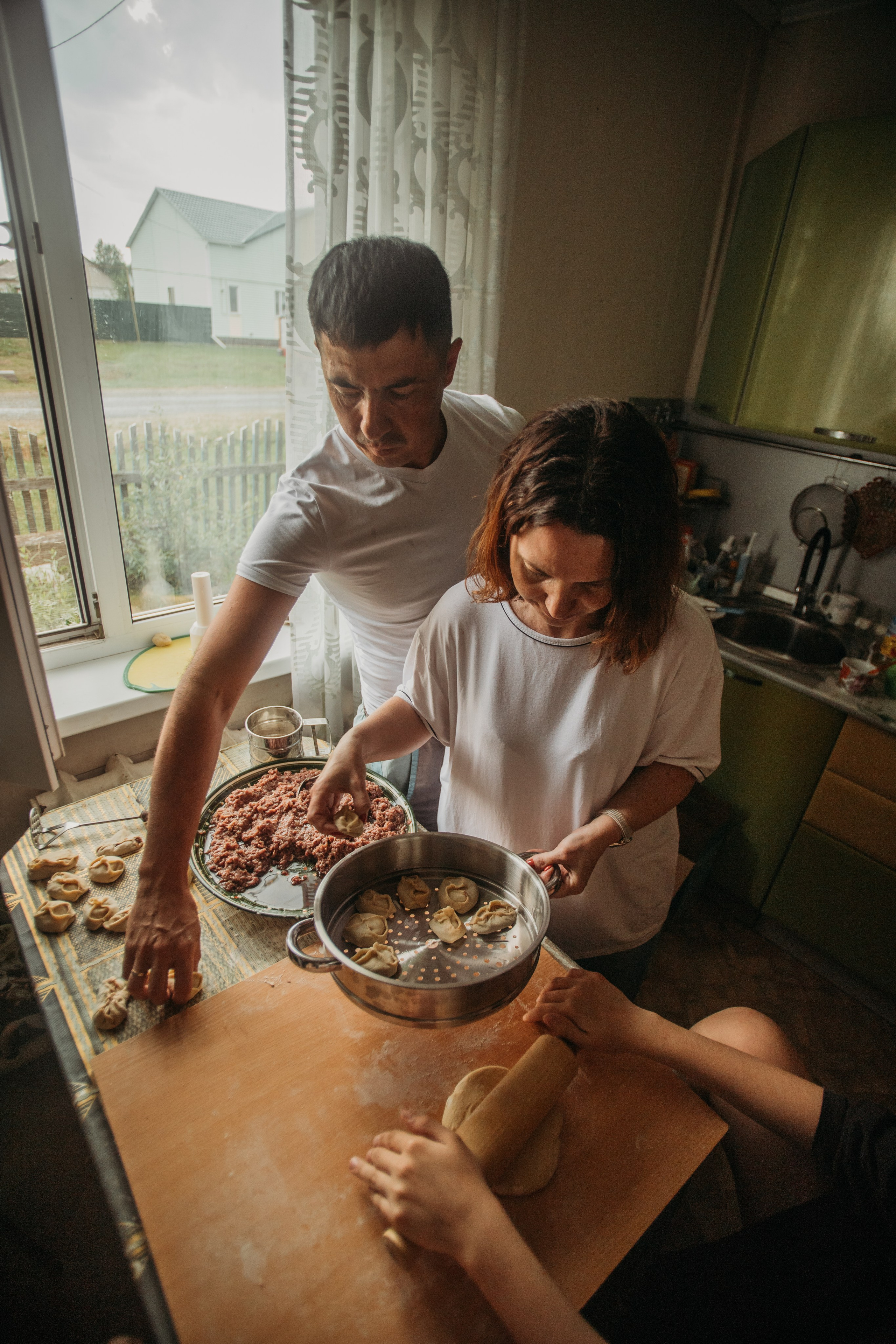 Домашняя фотосессия моей семьи. Венера Гайн. Репортажный фотограф  Тюмень. Обучение фотографии с 0