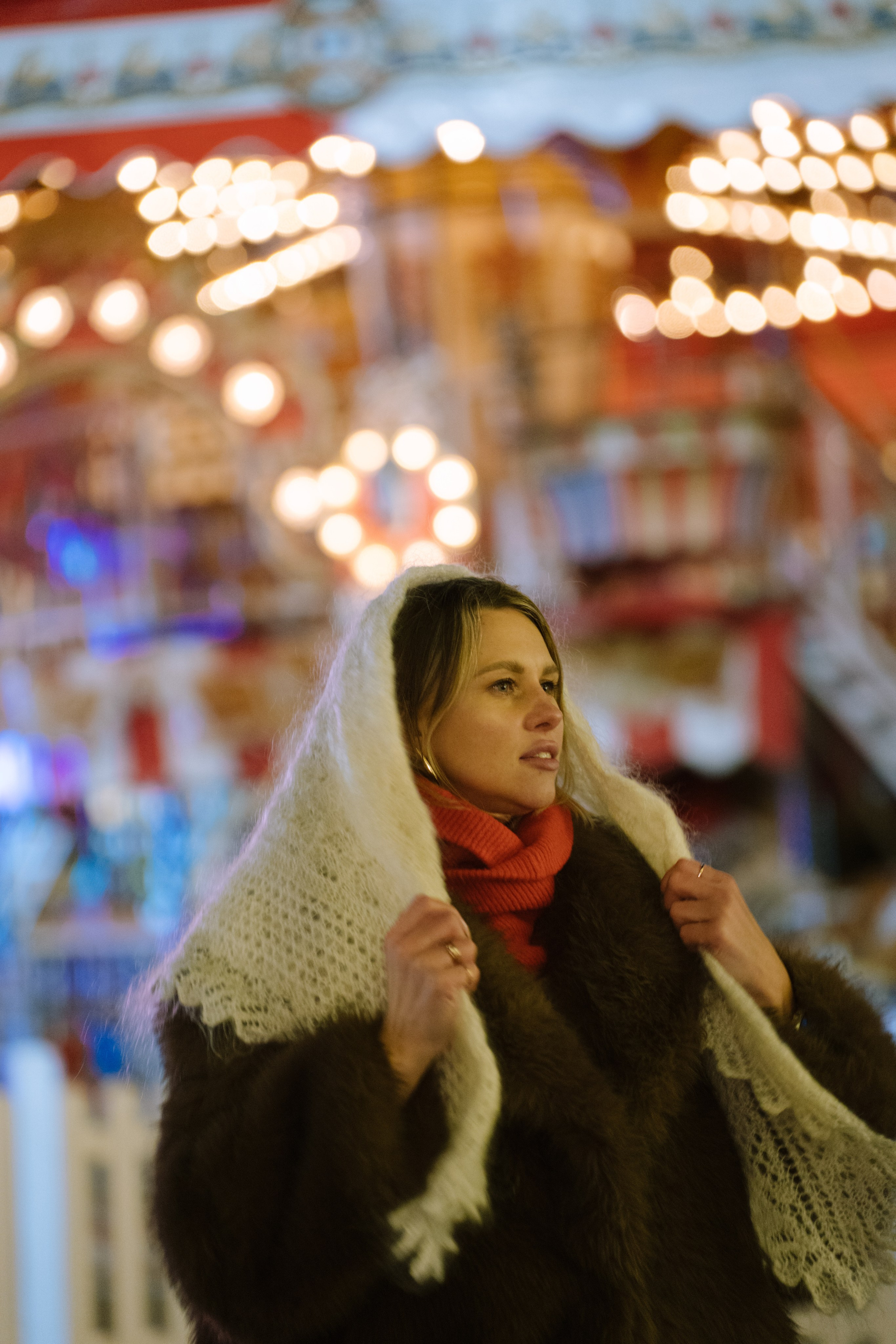 ПРОГУЛКА НА МАНЕЖНОЙ ПЛОЩАДИ ДЛЯ ДЕВУШКИ ПЕРЕД НОВЫМ ГОДОМ (НОВОГОДНЯЯ ФОТОСЕССИИЯ НА МАНЕЖНОЙ ПЛОЩАДИ). Профессиональный фотограф, Санкт-Петербург — Виктория Богомолова