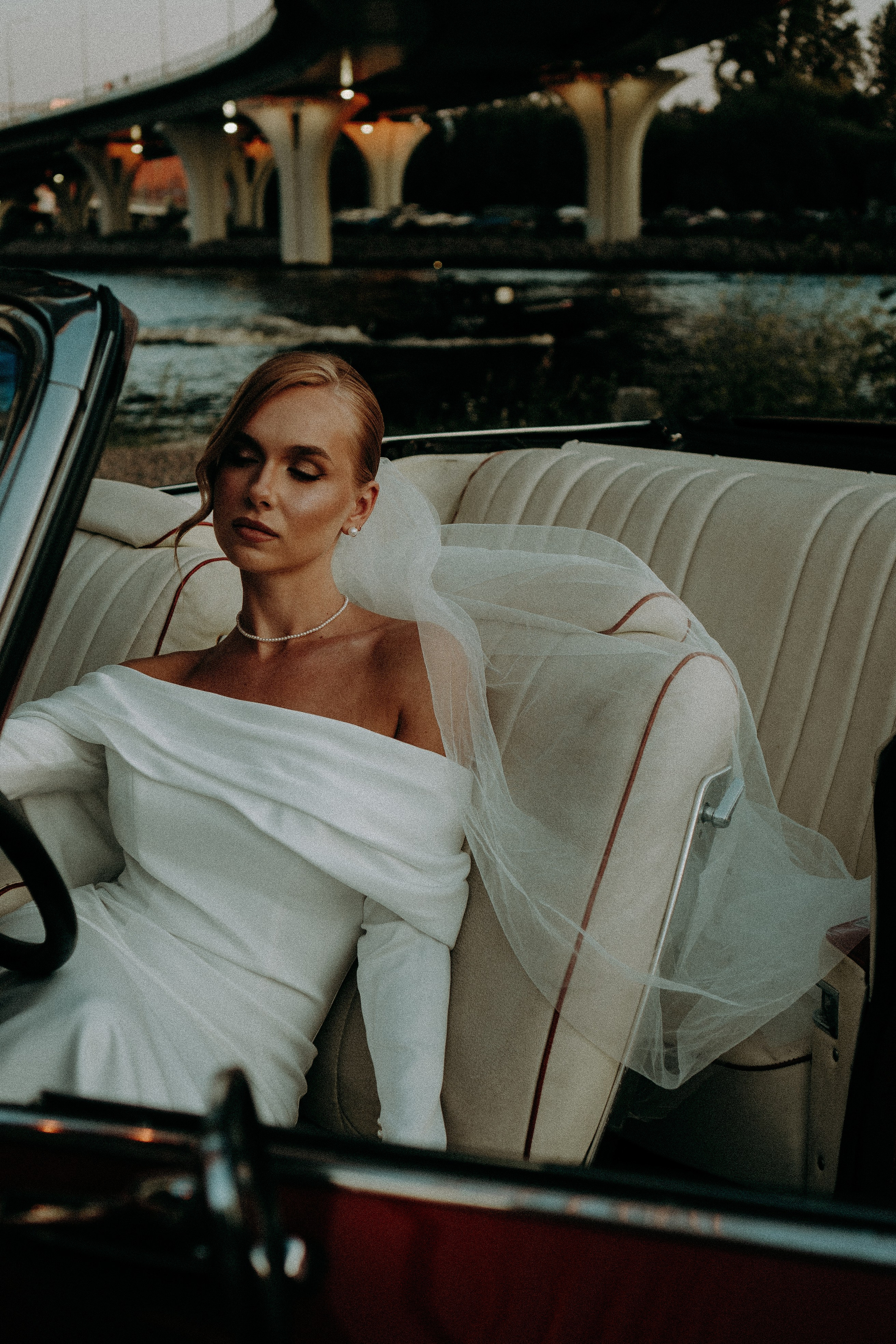 СВАДЕБНАЯ СЬЕМКА ВОЗЛЕ МСОТА БЕТАНКУРА НА КАБРИОЛЕТЕ. Профессиональный фотограф, Санкт-Петербург — Виктория Богомолова