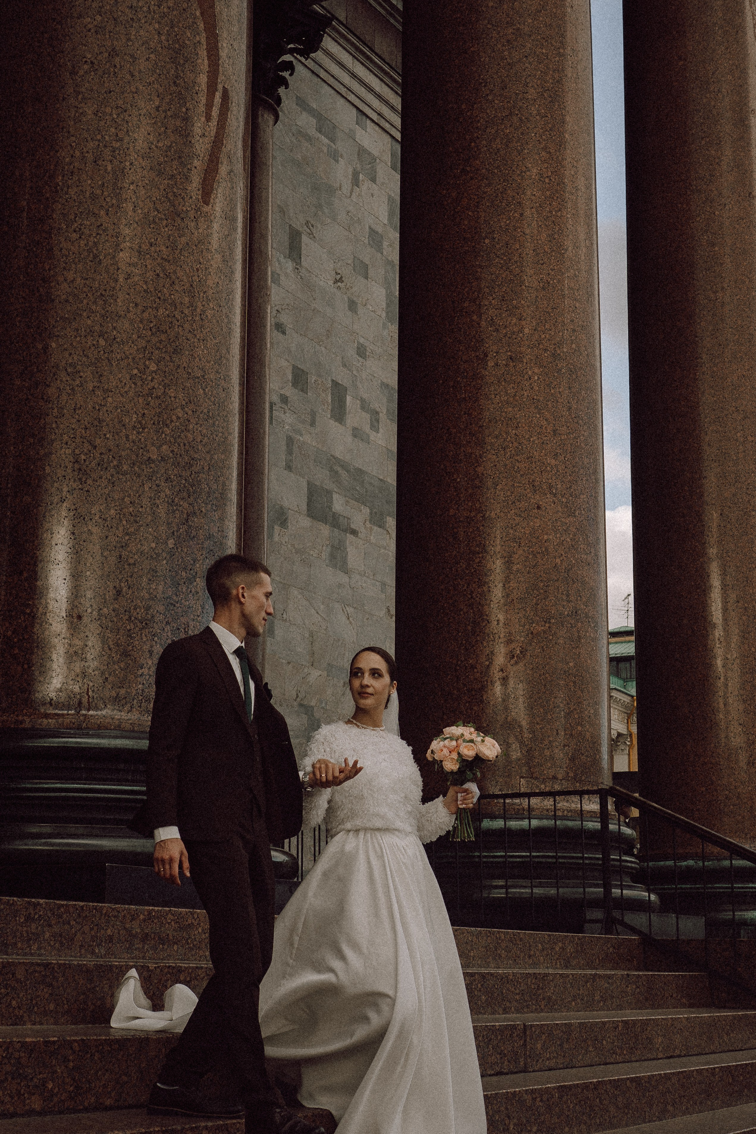 СВАДЕБНАЯ ПРОГУЛКА В САНТК-ПЕТЕРБУРГЕ (ИСАКИЕВСКИЙ СОБОР, ЗИМНЯЯ КАНАВКА, ЭРМИТАЖ И БОЛЬШАЯ МОРСКАЯ УЛИЦА). Профессиональный фотограф, Санкт-Петербург — Виктория Богомолова