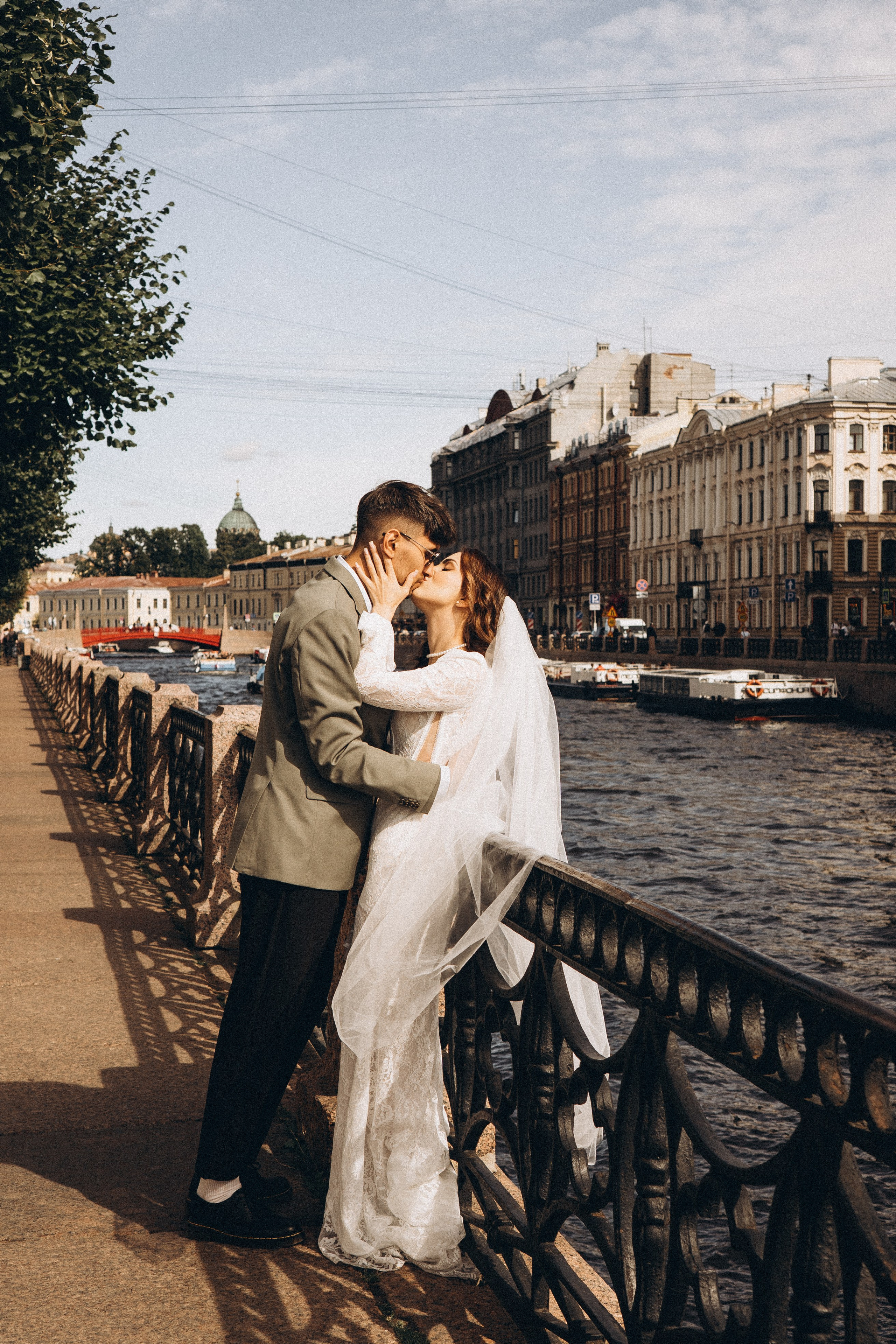 СВАДЕБНАЯ ПРОГУЛКА ВОЗЕ ИСАИКЕВСКОГО СОБОРА АСТОРИИ И ЗАКОНОДАЛЕТНОГО СОБРАНИЯ. Профессиональный фотограф, Санкт-Петербург — Виктория Богомолова