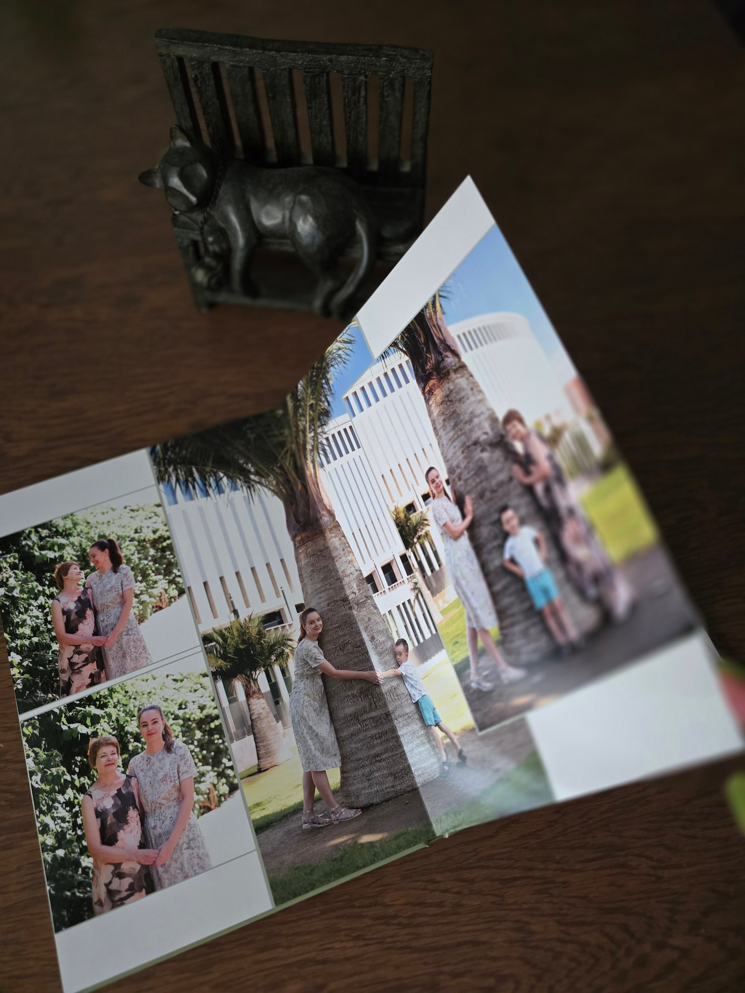 Фотокнига с фотографиями семьи на прогулке в Краснодаре