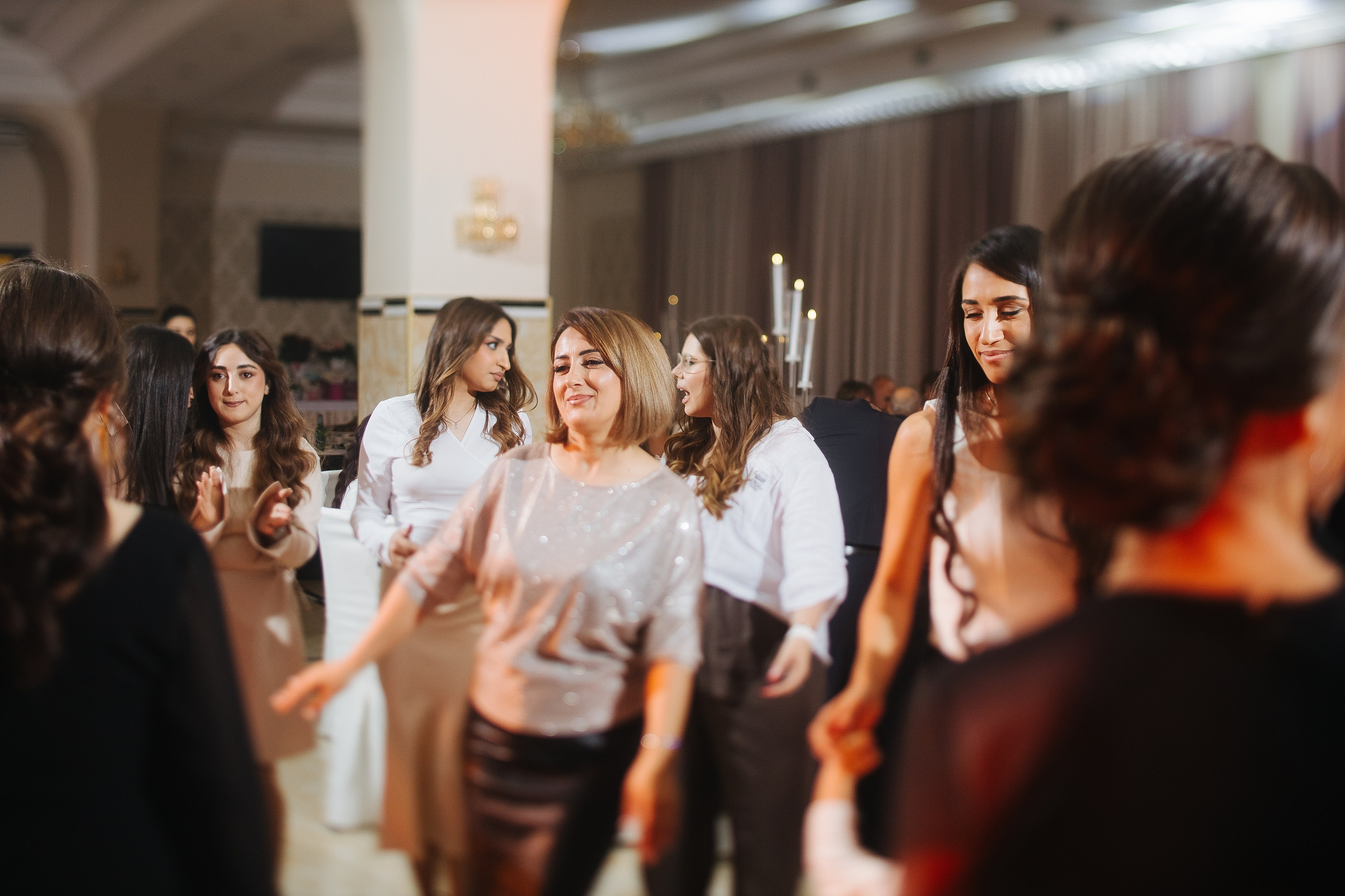 Ани и Назели. 35&5 День рождения, «Янтарь». Фотограф в Красноярске Надежда Воскресенская