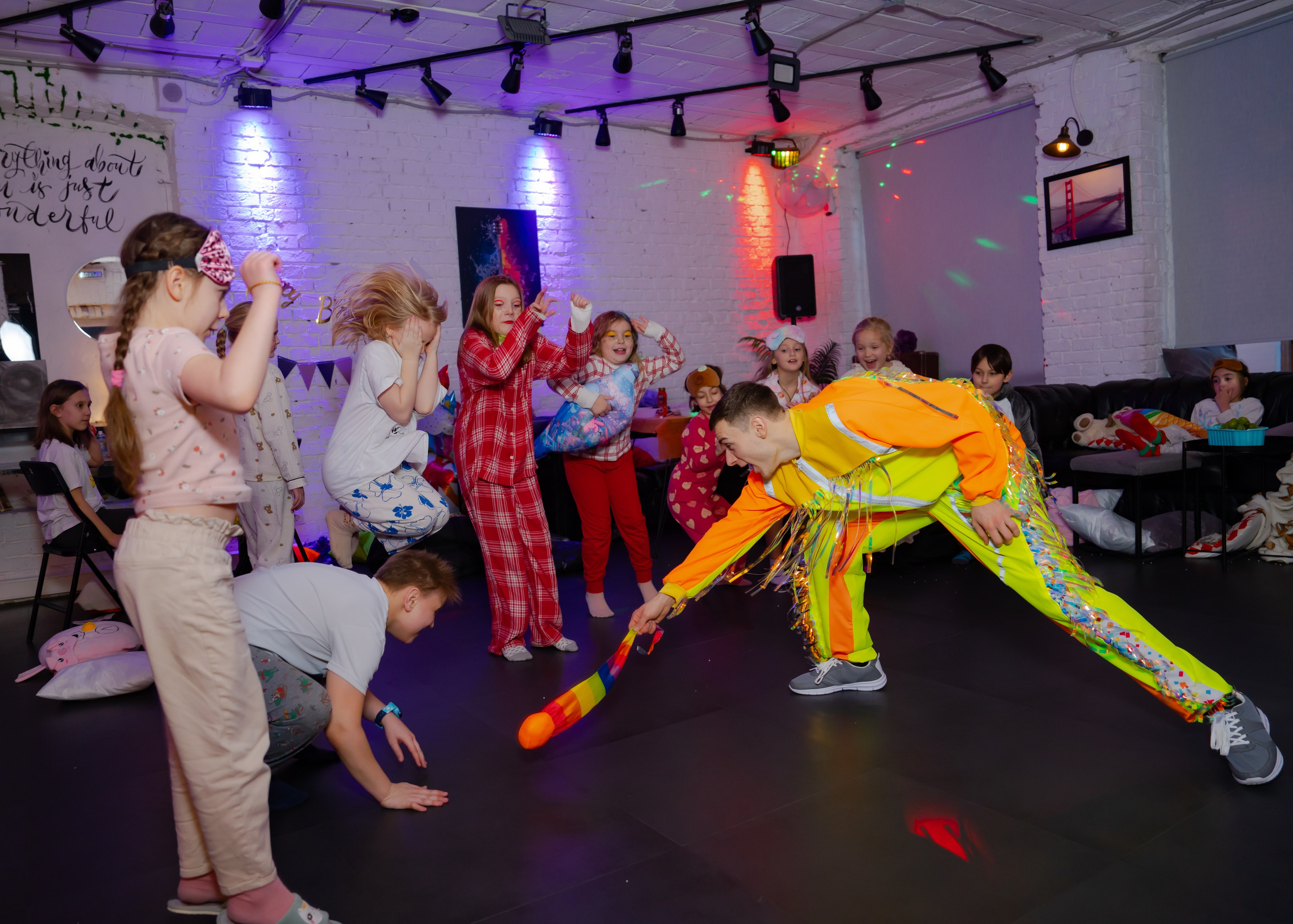 Битва подушками. Крамер Юлиана детский и семейный фотограф