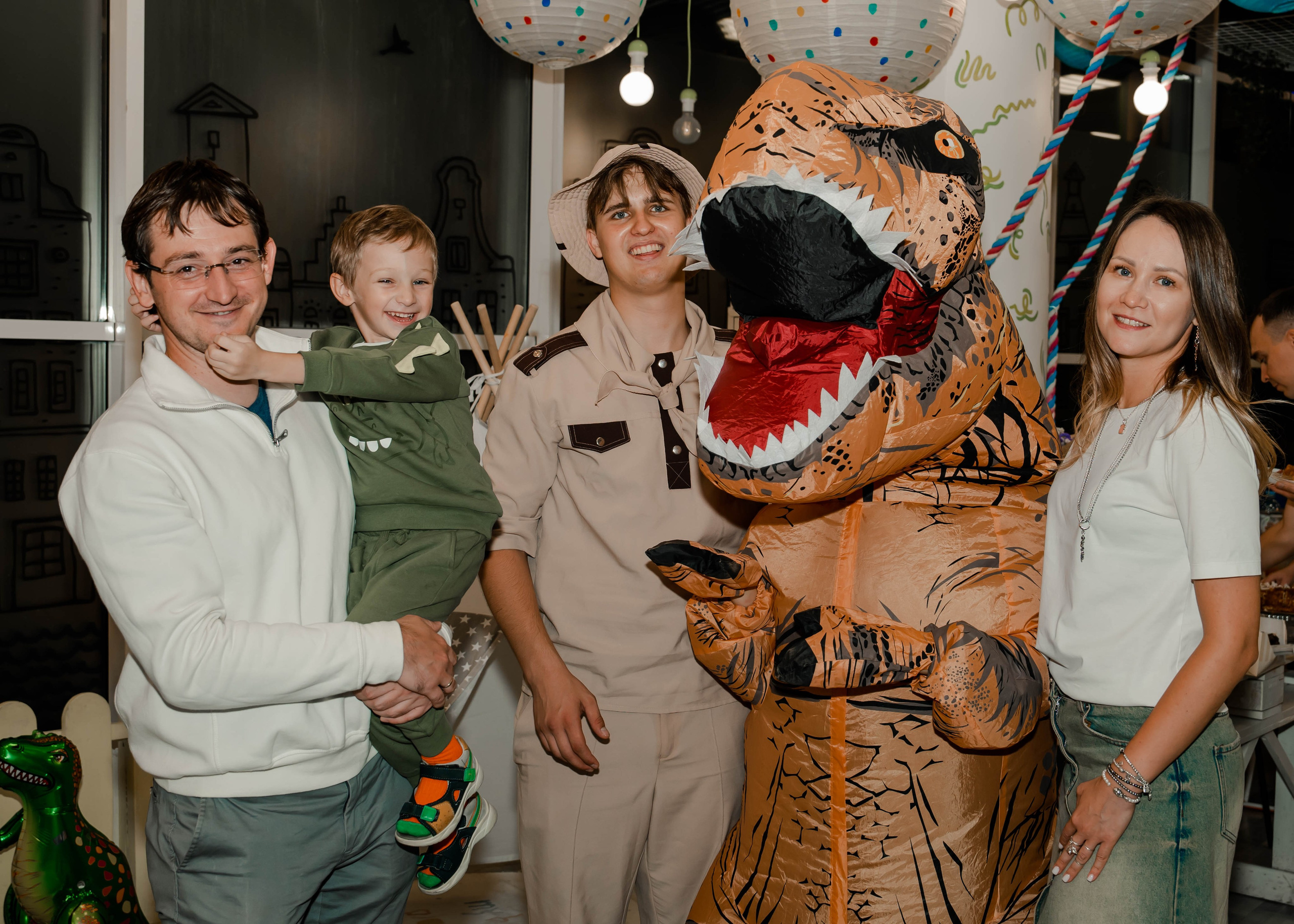 Грозный Тирекс. Крамер Юлиана детский и семейный фотограф