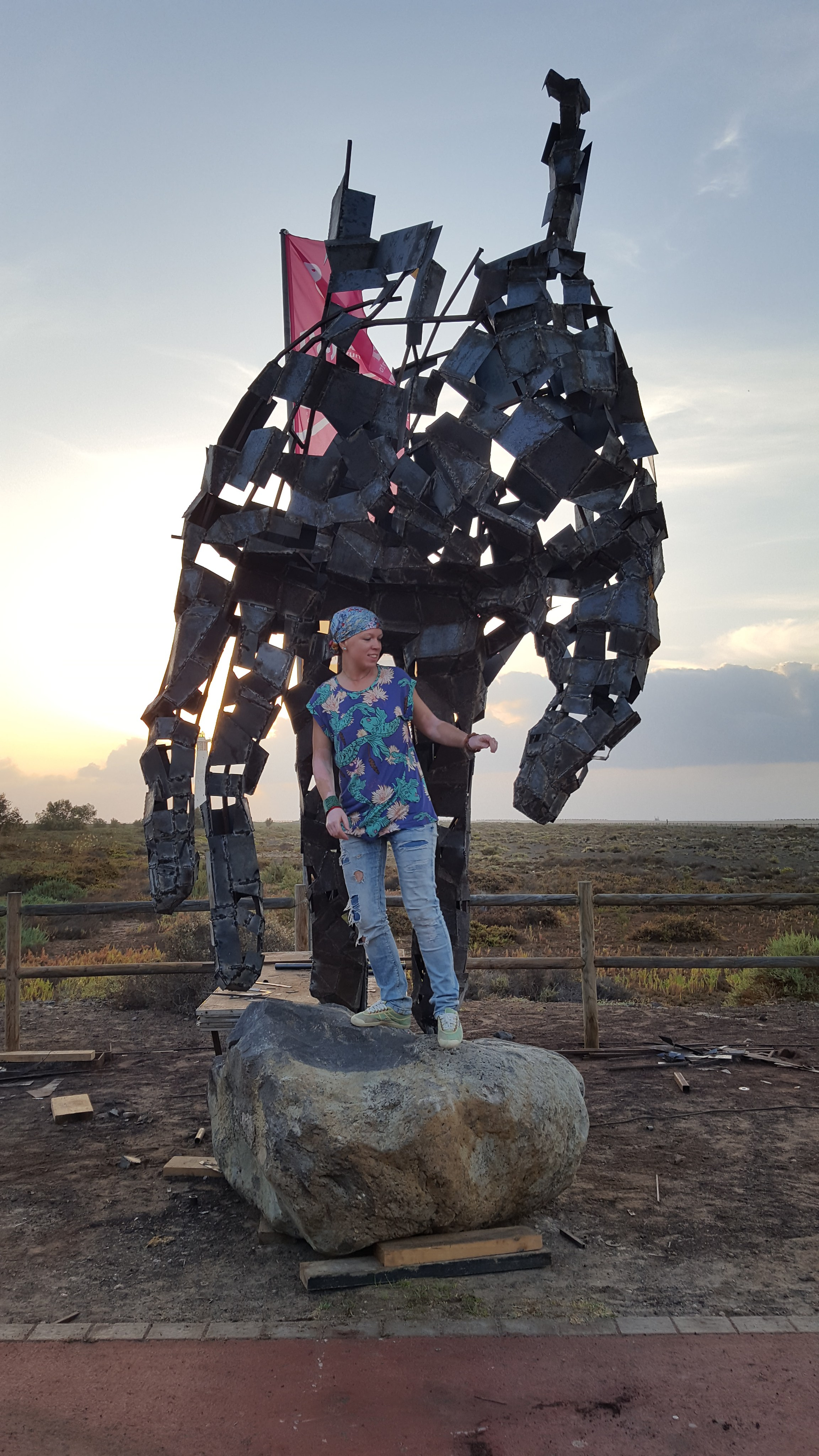 Пусть первым бросит камень / Испания / Фуэртевентура / 2018. Художник — скульптор Антонина Фатхуллина