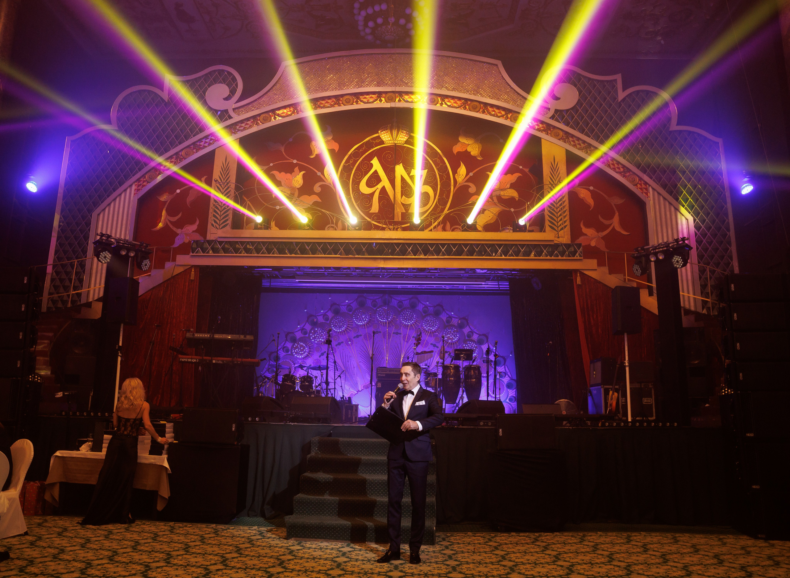 Новый год. Ведущий Валерий Чигинцев