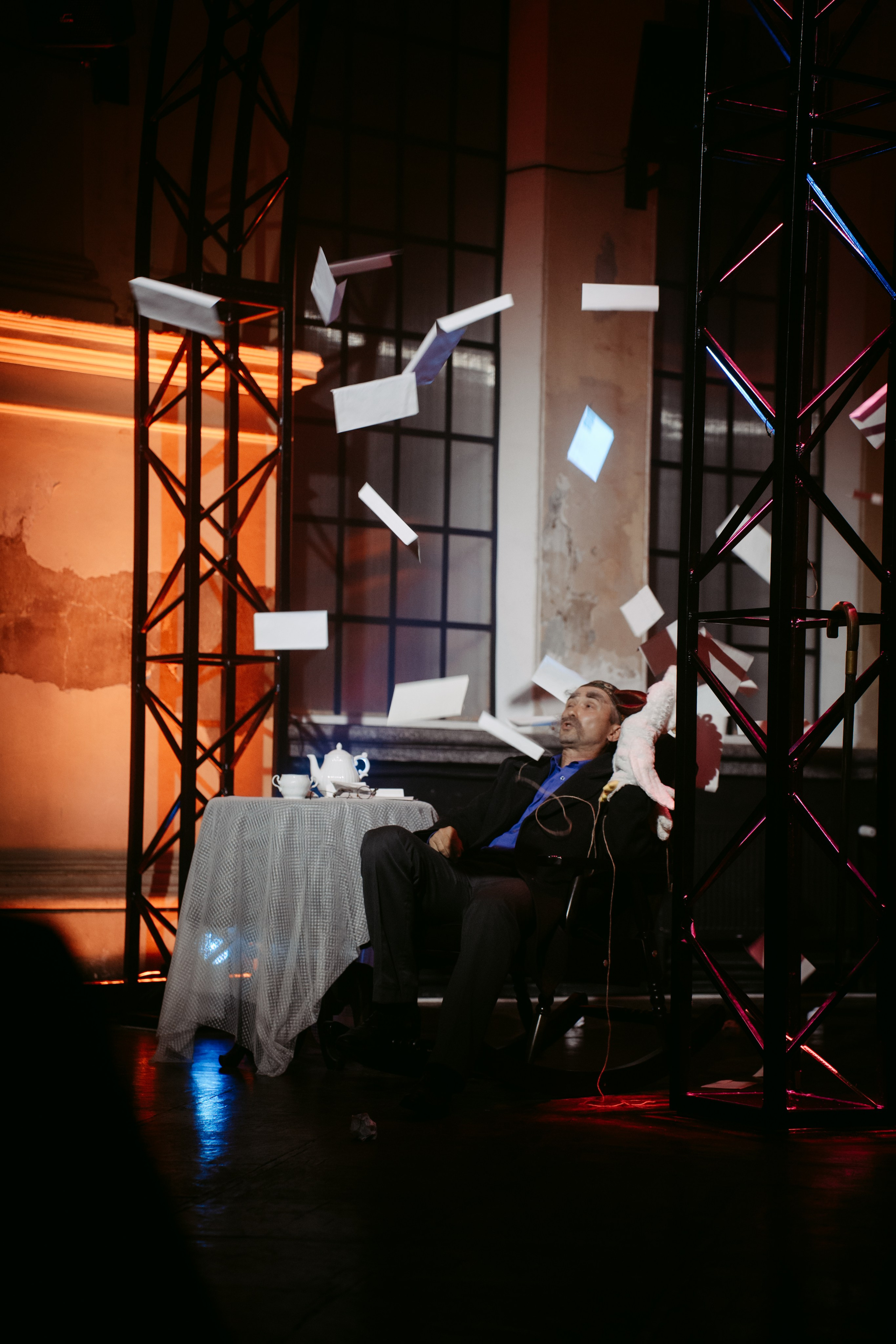 Горький оптимизм. Главная