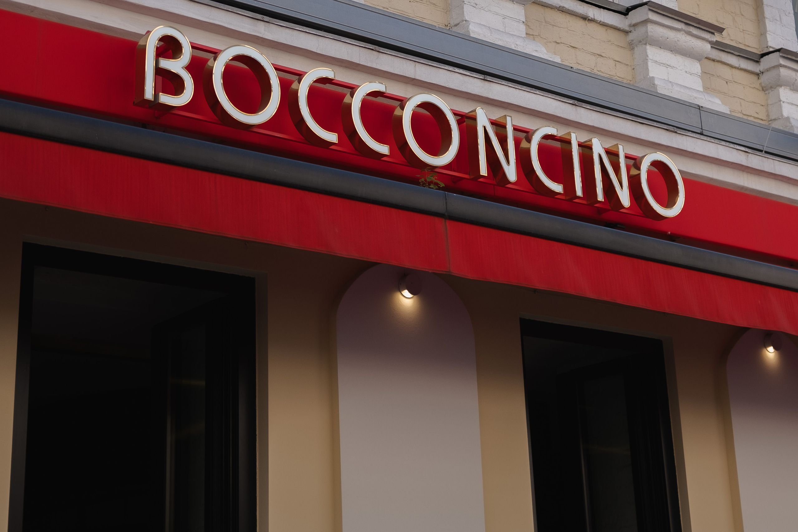 А вы будете пиццу?