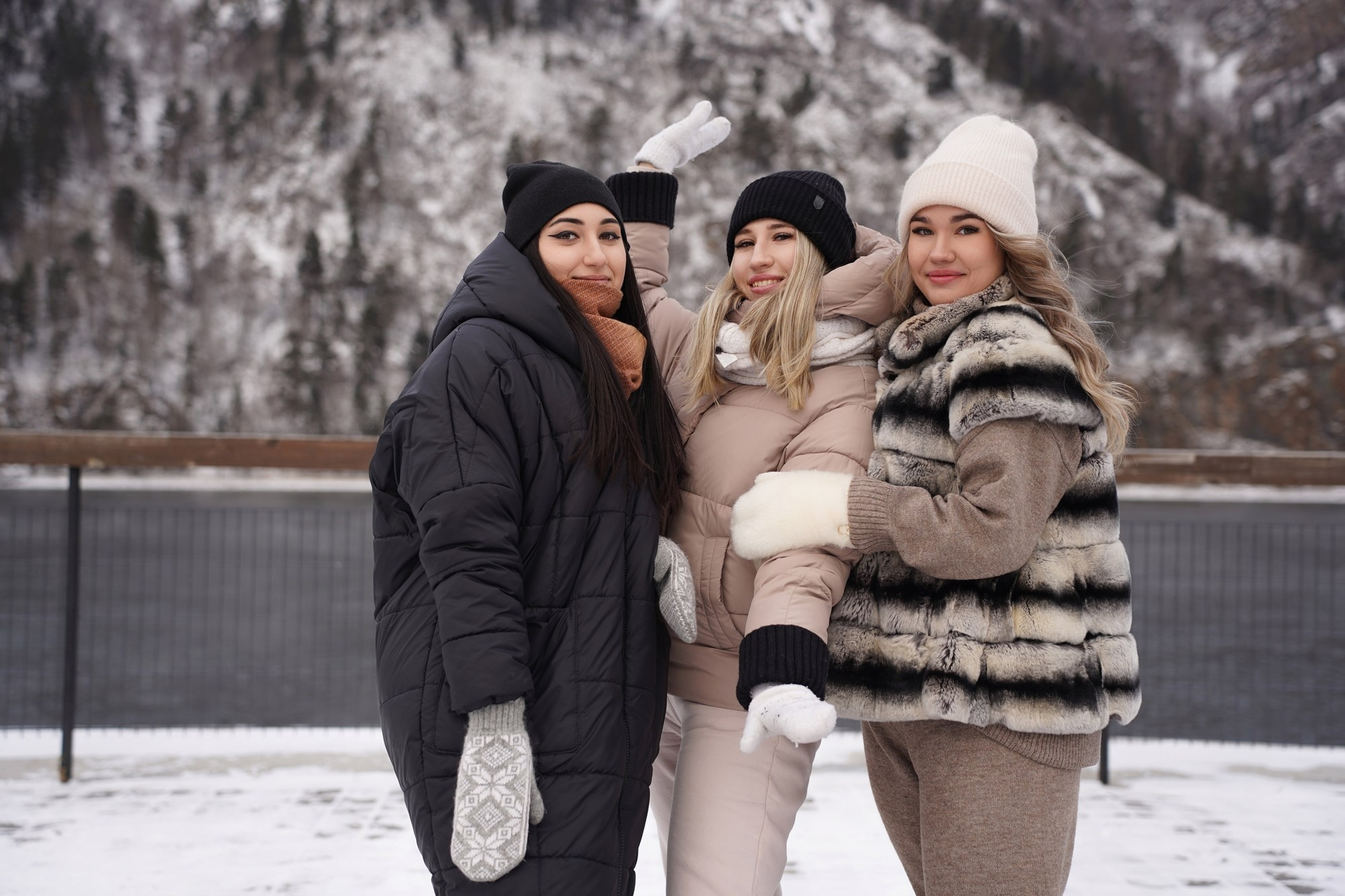 Зимняя фотосессия для выпускного альбома студентов Дивногорского Медицинского Техникума. СИГМА | Студия выпускных альбомов Красноярск