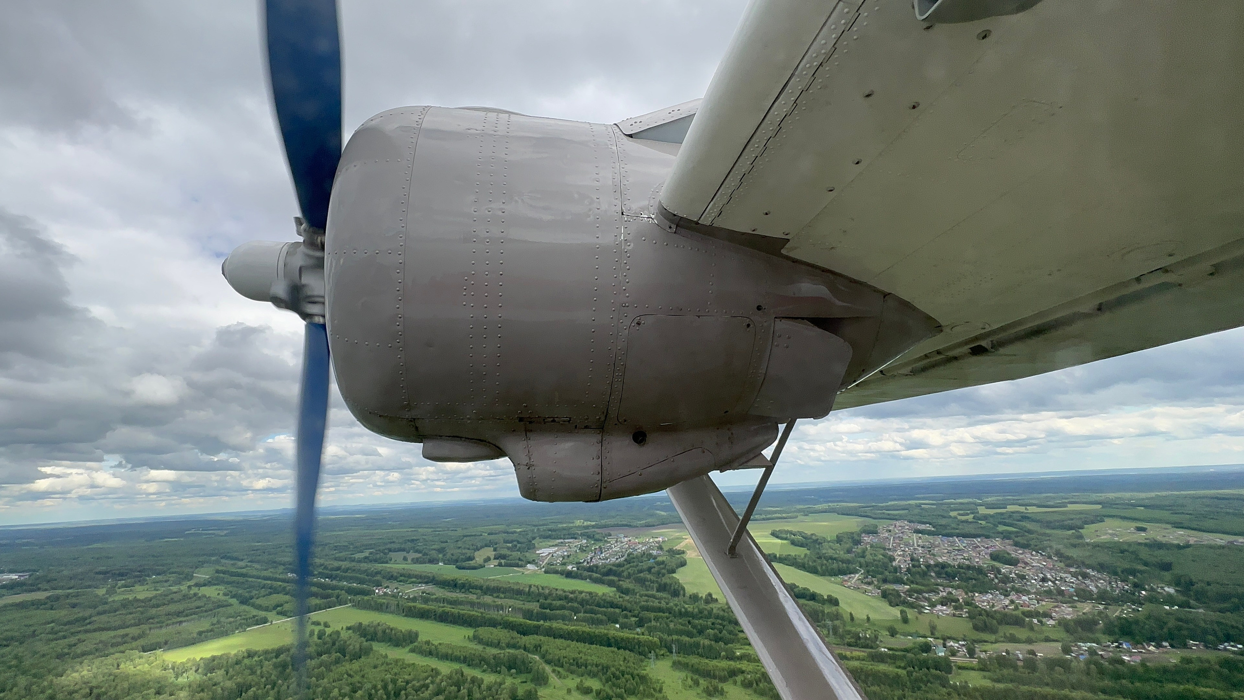 Перегон Ан-14 «Пчёлка» из Новосибирска в Красноярск (2023 г.). Фотоальбом показывающий увлекательный мир авиации и мир медведей Андрея Иванова