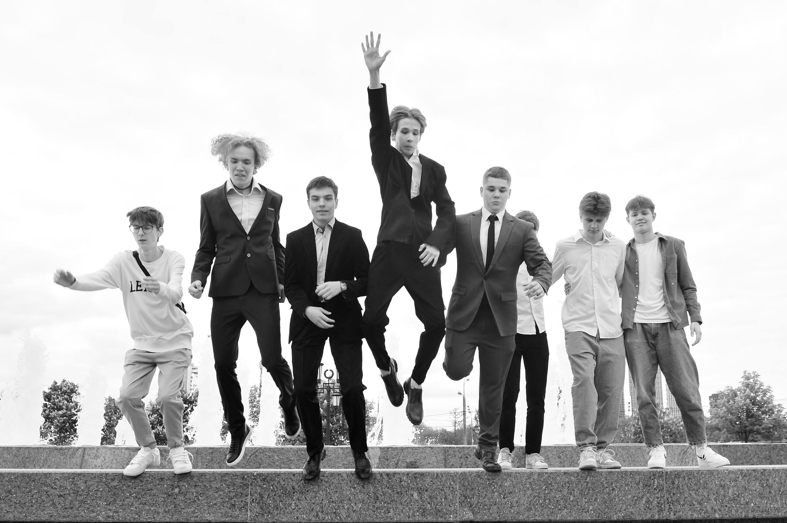 Последний Звонок на Поклонной Горе (уличная фотосессия 9-классников). Свадебный и семейный фотограф в Москве Ирина Гончарова