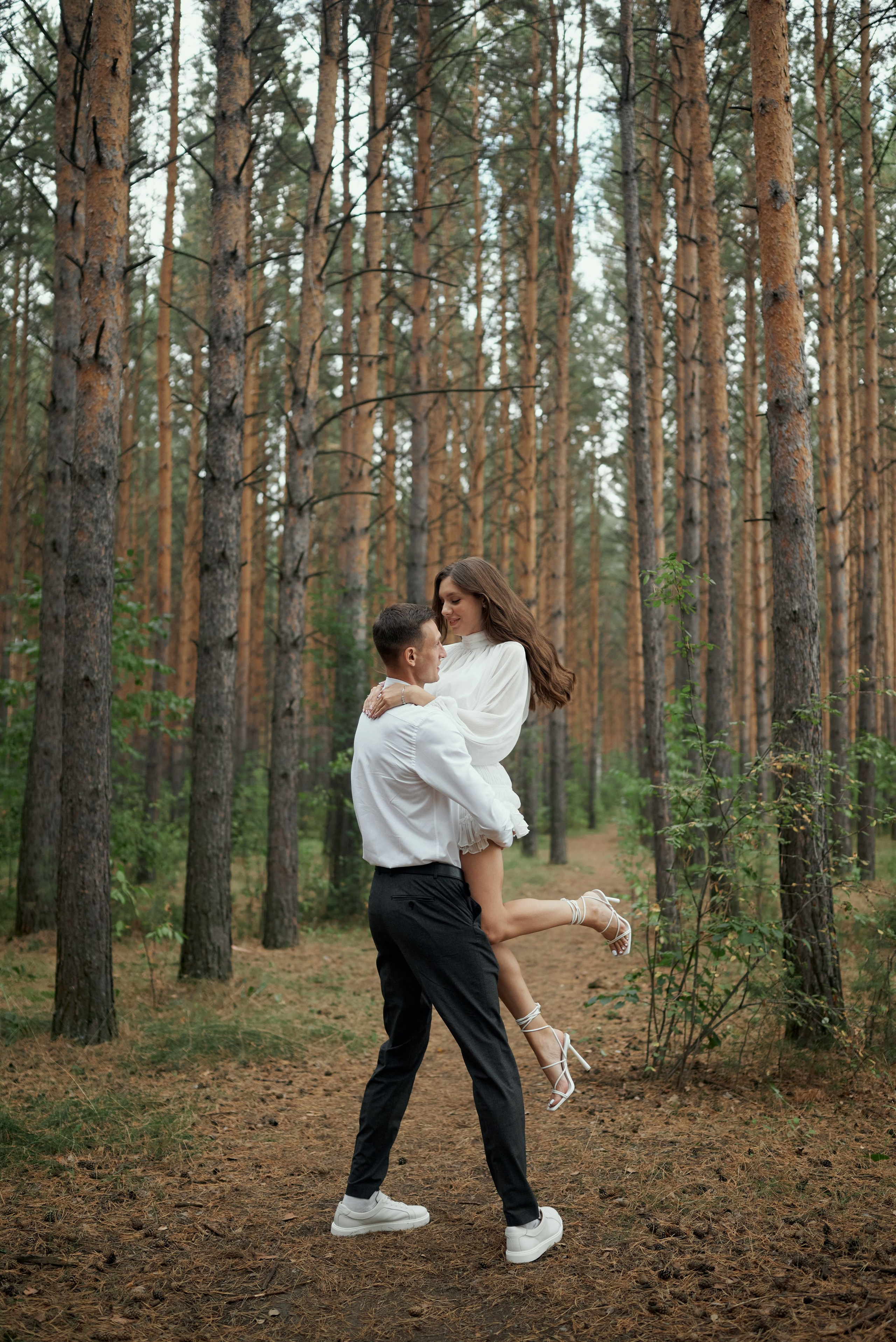 Сосновый лес. Свадебный фотограф Александр Браво