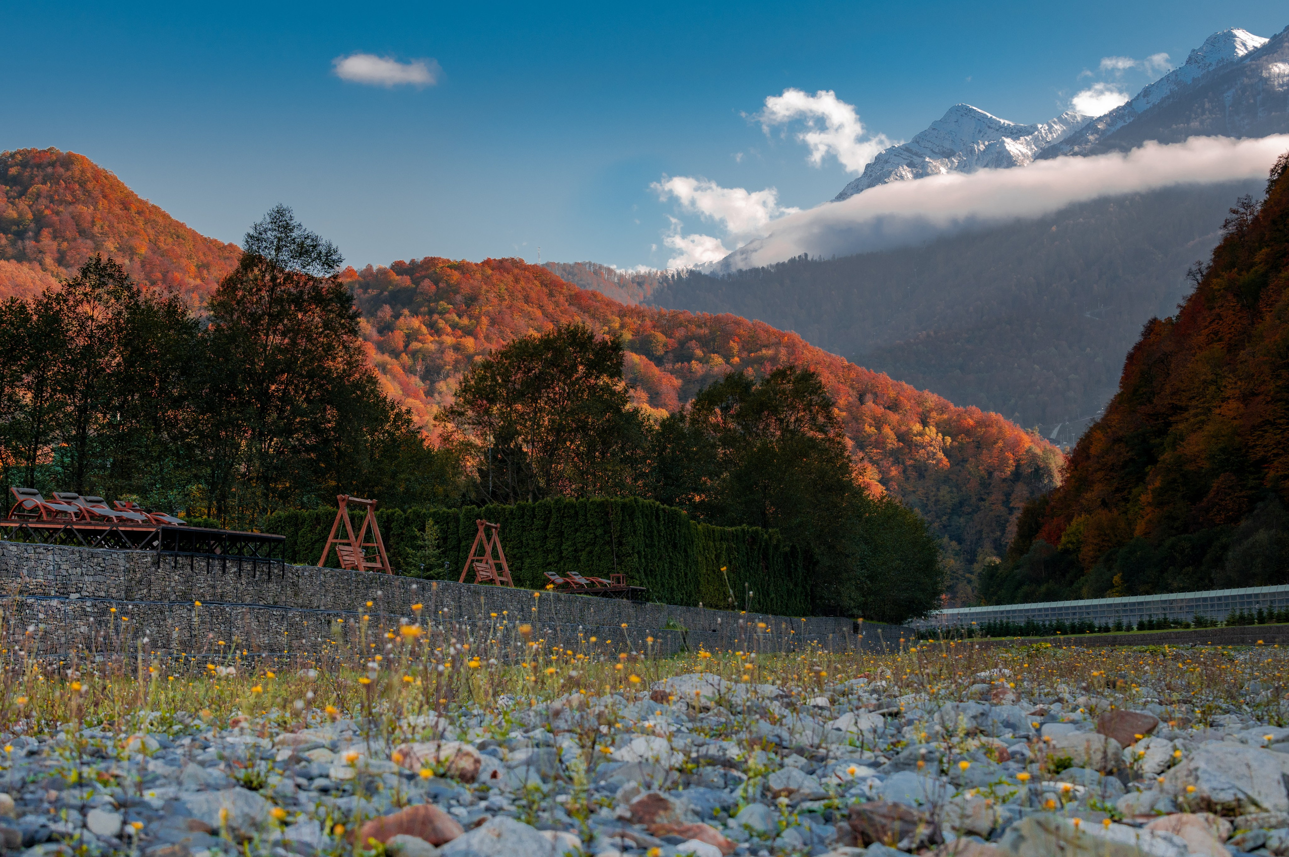 Контент съемка места для отдыха на курорте Газпром Поляна «Мзымта Пляж». Репортажный фотограф в Красной Поляне и Сочи Павлюченко Екатерина