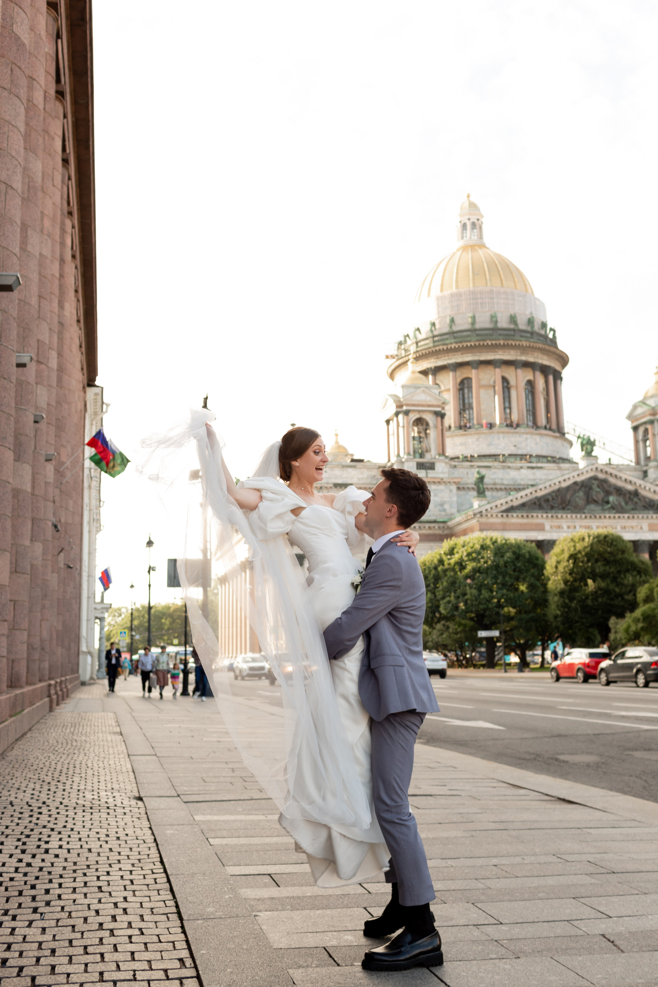 Свадебная фотопрогулка в Санкт-Петербурге. Свадебный фотограф Кирилл Белый