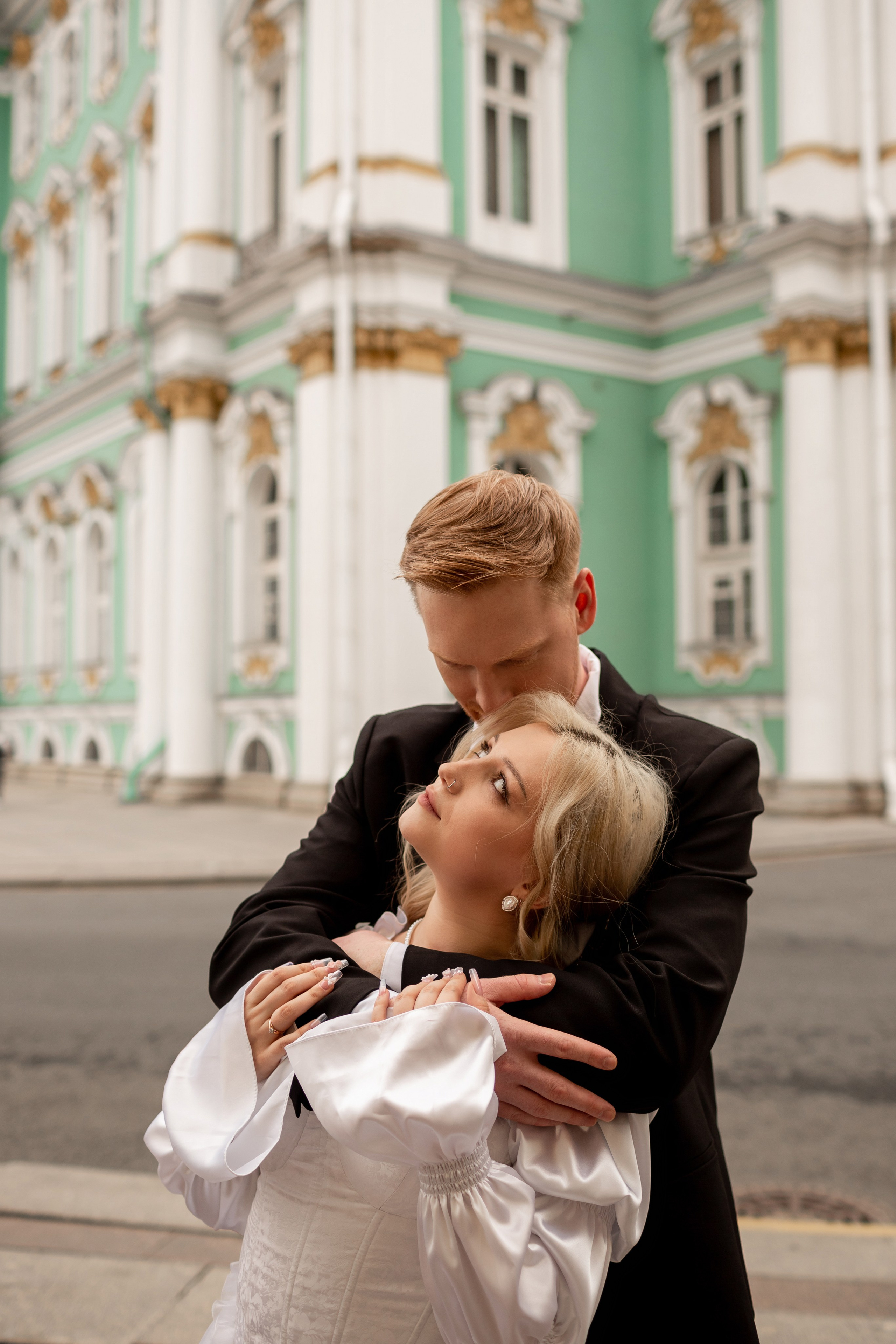 Свадебная фотопрогулка по улицам Петербурга. Свадебный фотограф Кирилл Белый