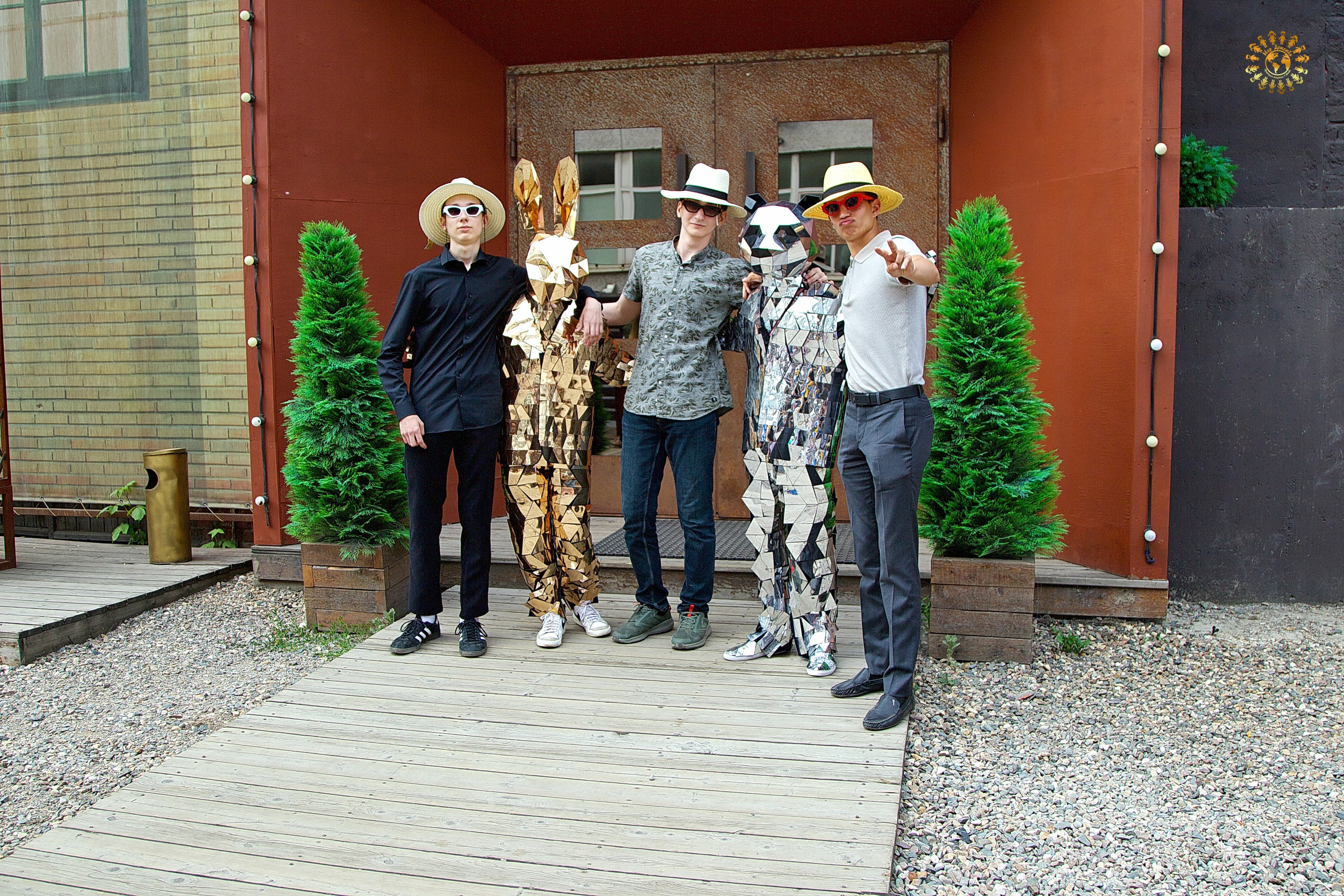 Выпускной 2023 (9-й класс, школа № 46). Loft Urban. Москва. Репортажная съемка в Москве и области. Анималистика