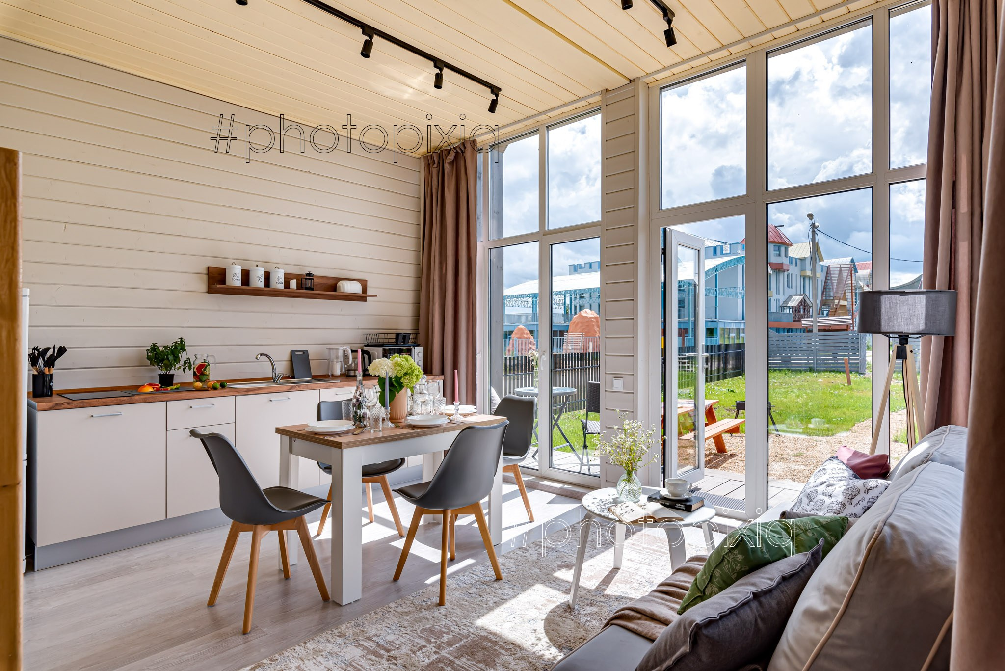 Съёмка барнхауса в Этномире для аренды. Интерьерная съёмка и виртуальные туры — Интерьерный фотограф Кузнецов Сергей (photopixiq)