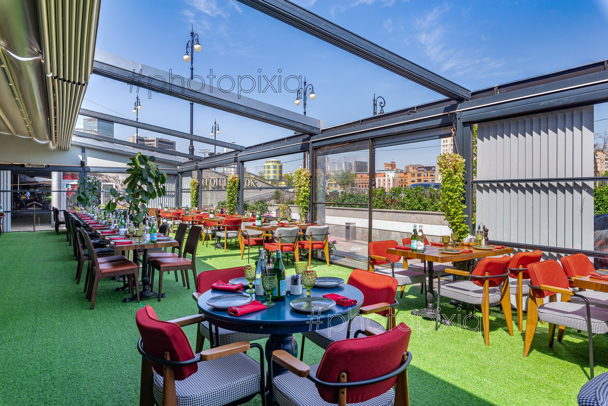 Фотосъёмка веранды ресторана CHEF СТЕЙК-ХАУС. Интерьерная съёмка и виртуальные туры — Интерьерный фотограф Кузнецов Сергей (photopixiq)