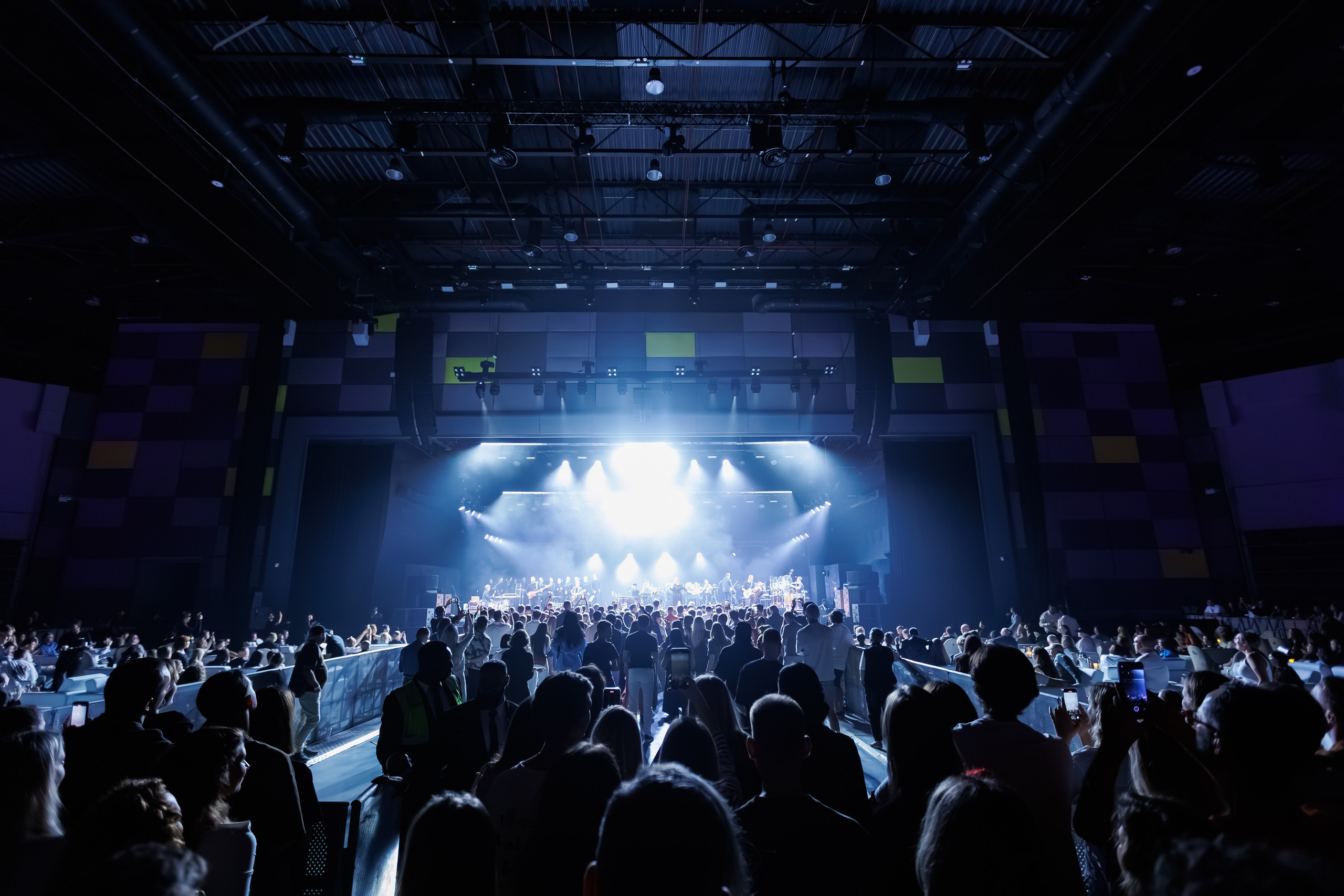 Concert Photography in Dubai — Anton Belyaev Live Performance. Evgen Yatsenko — Photographer in Dubai