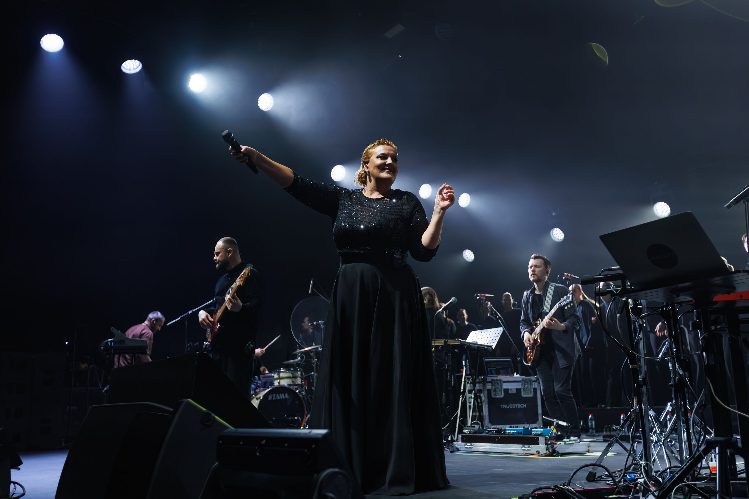 Concert Photography in Dubai — Anton Belyaev Live Performance. Evgen Yatsenko — Photographer in Dubai