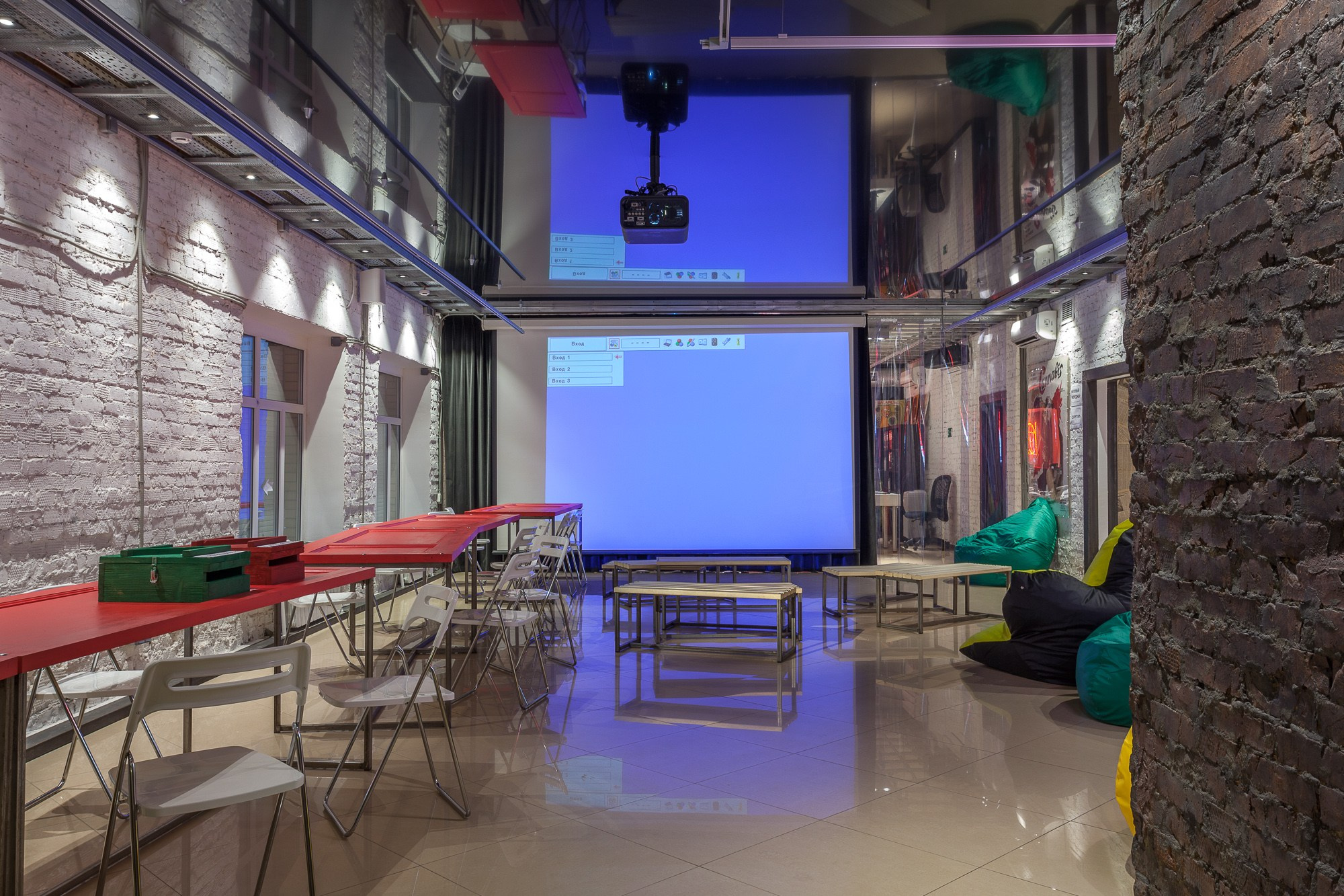 ОФИС АГЕНСТВА НА ЯУЗСКОЙ                                                             Архитектура: Зайцев С.                                                                                Дизайн: Работнов А.   