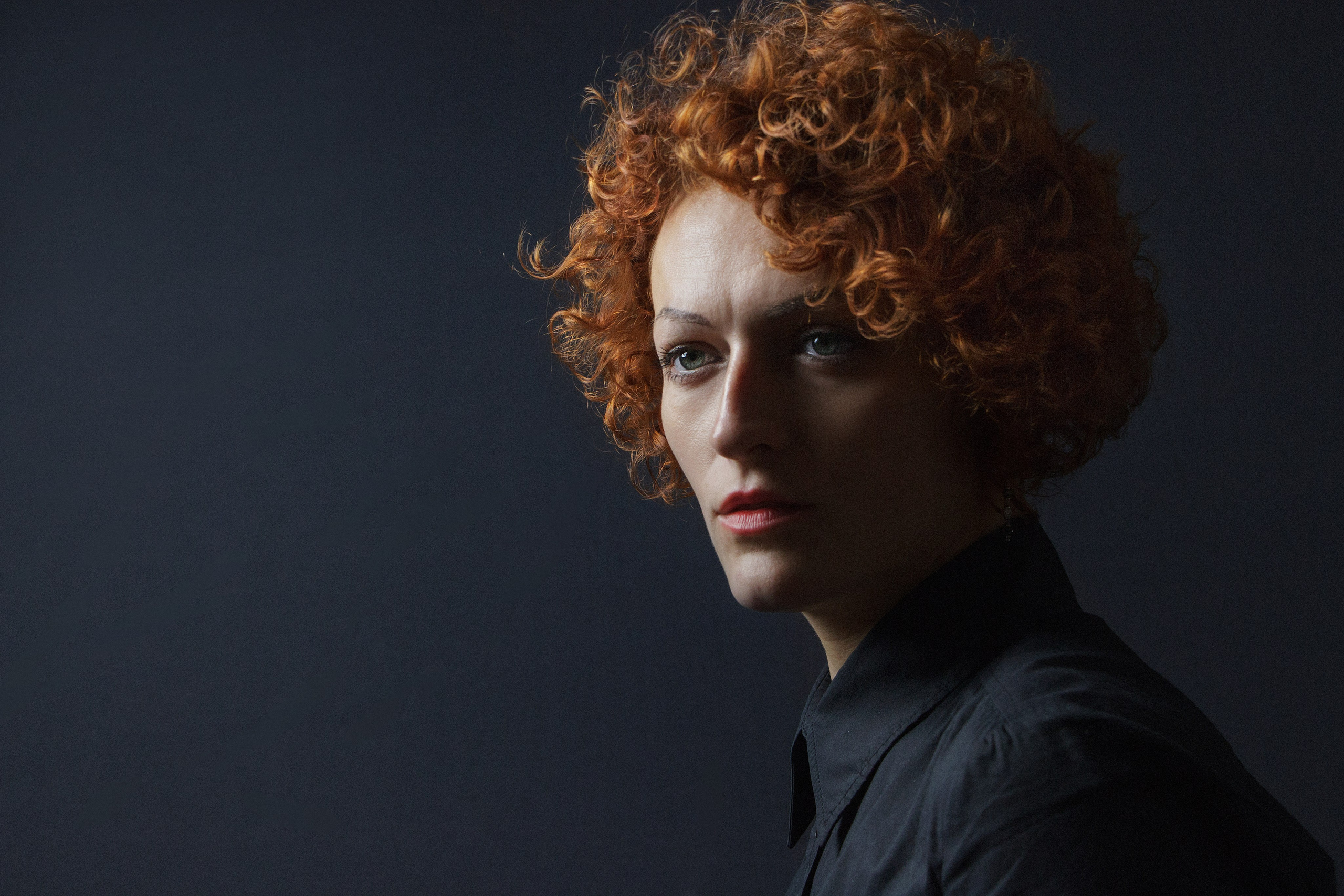 Ассоциированный фотограф. Бизнес-портрет | Хедшот-фотограф | Студия делового портрета в Москве