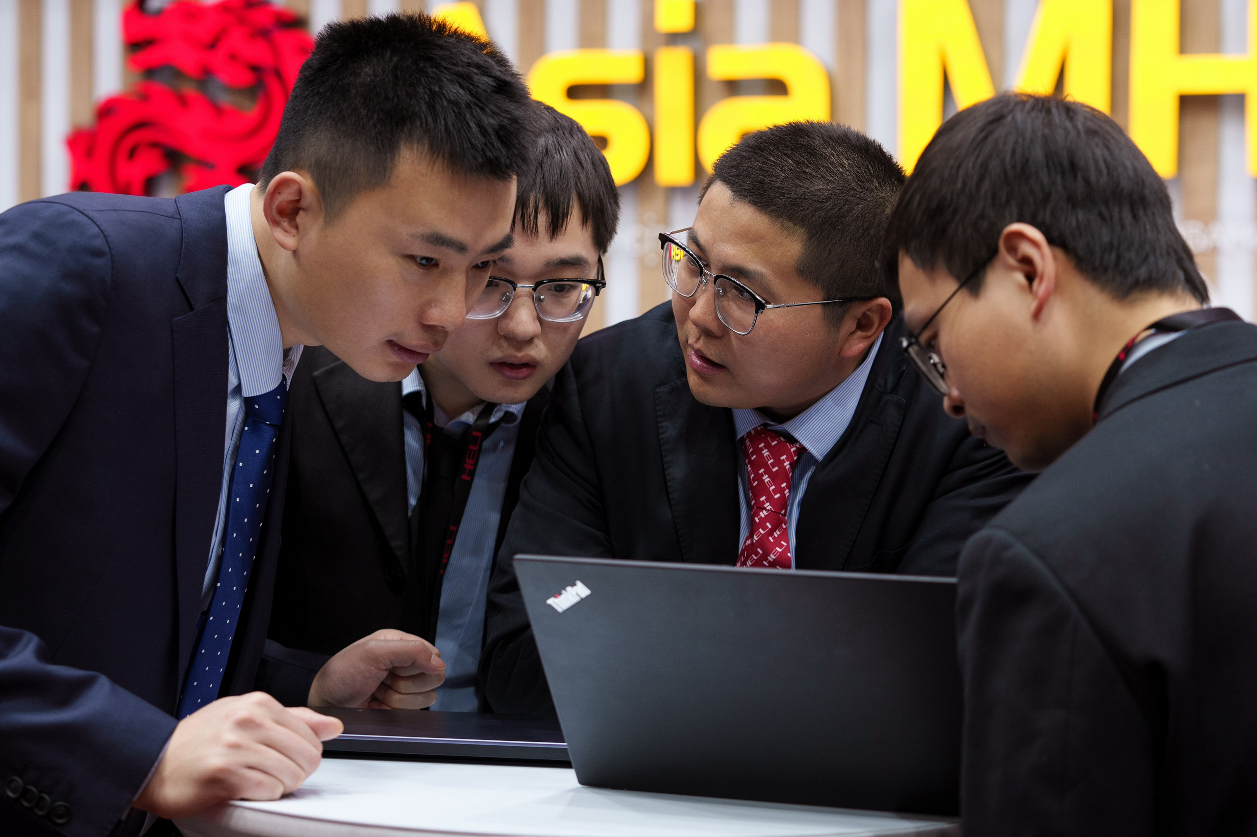 HELI. Стенд в Крокус Экспо. Фотограф Саша Блюз