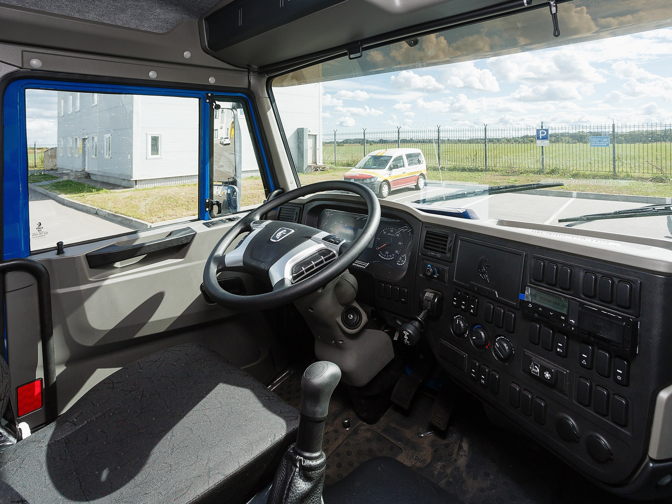 Автомобильный фотограф в СПб. Репортажная фотосъёмка в Санкт-Петербурге. Фотограф на мероприятие: выставки, презентации, автогонки. Фото для сайта, отчётов и публикации в сми. Профессиональный фотограф Сергей Пушкин. Промышленная фотосъёмка. Автопром. Фотосъёмка авто и спецтехники. Профессиональные фото большегрузов.