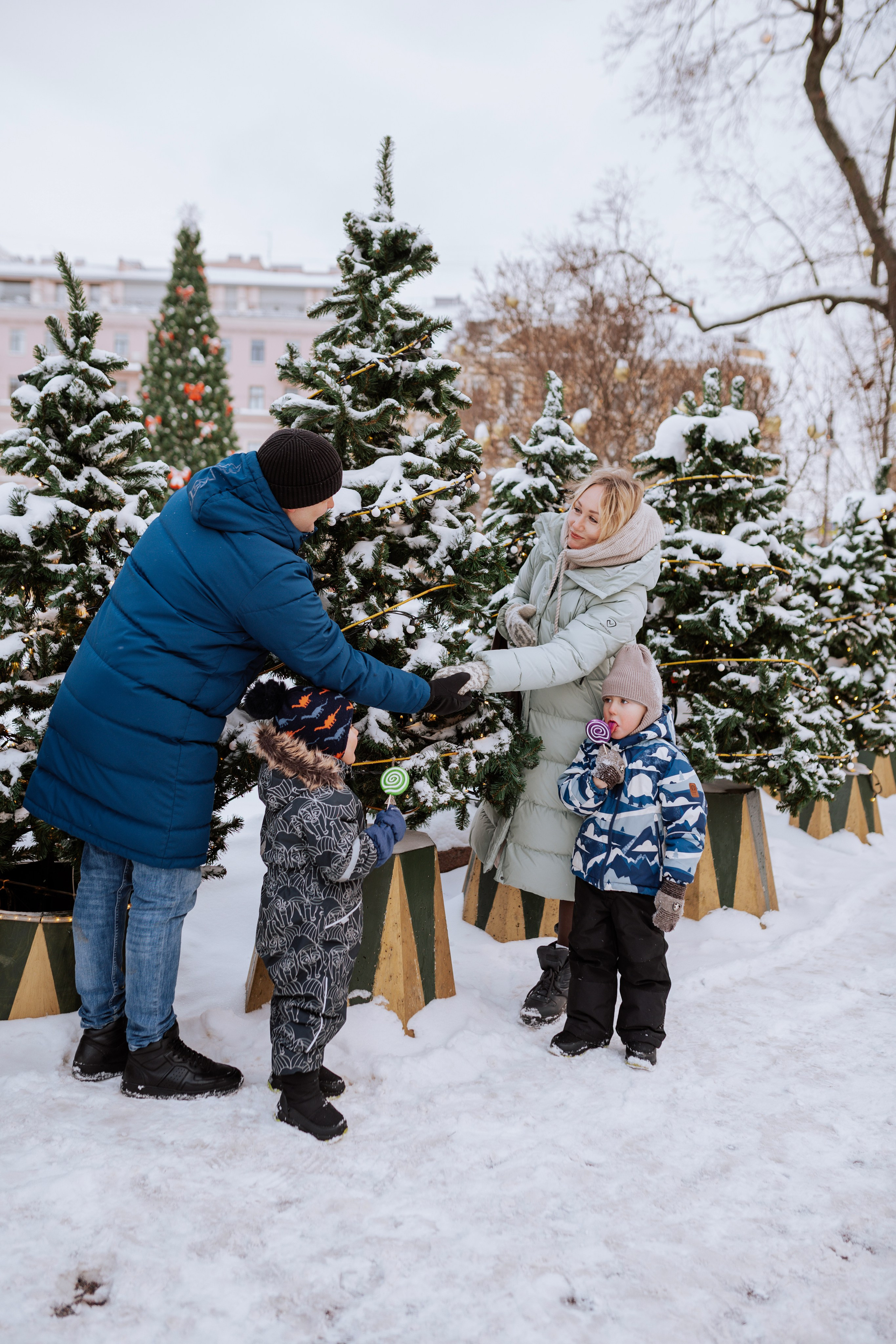 Семейная, Манежная площадь