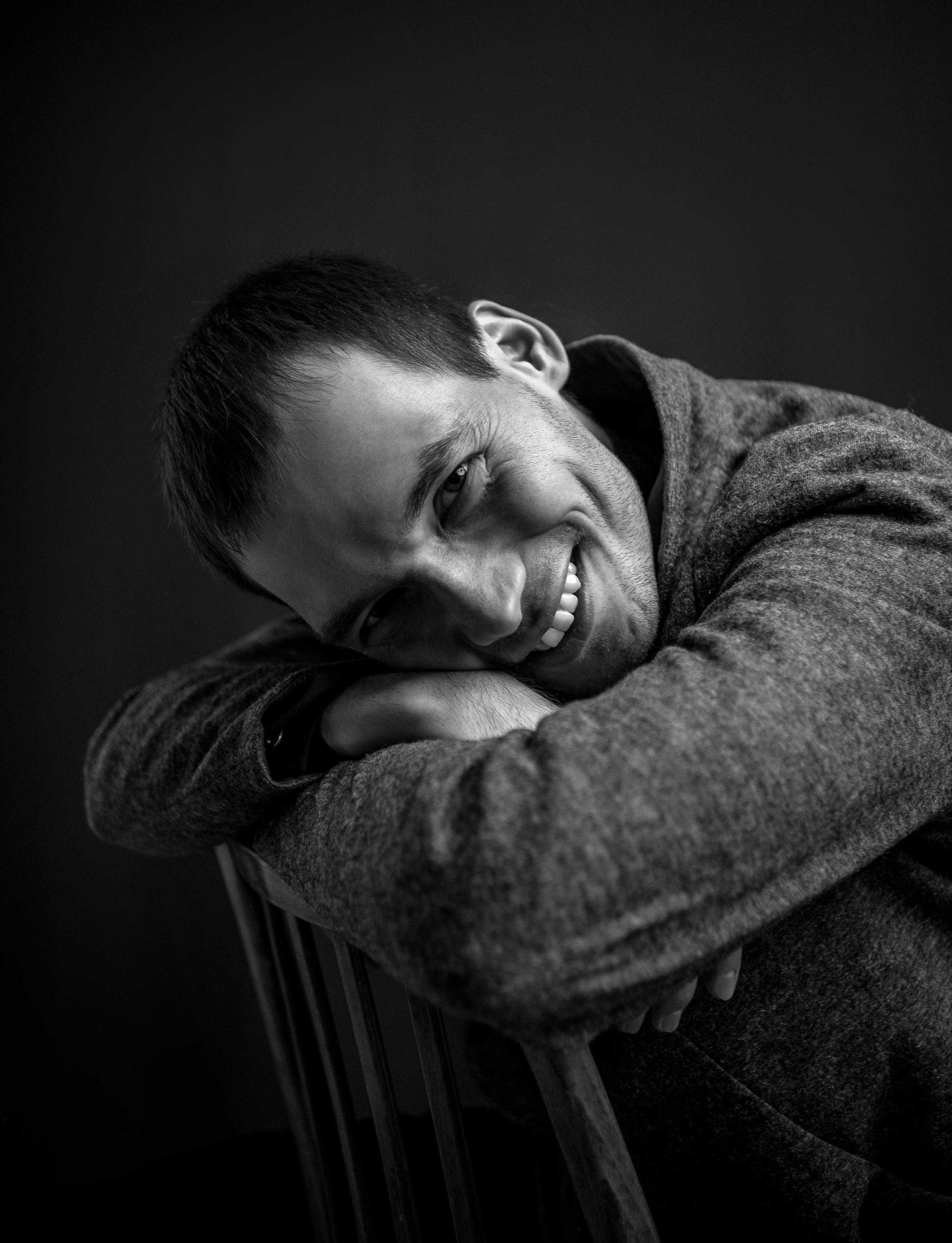 Студийный мужской портрет 