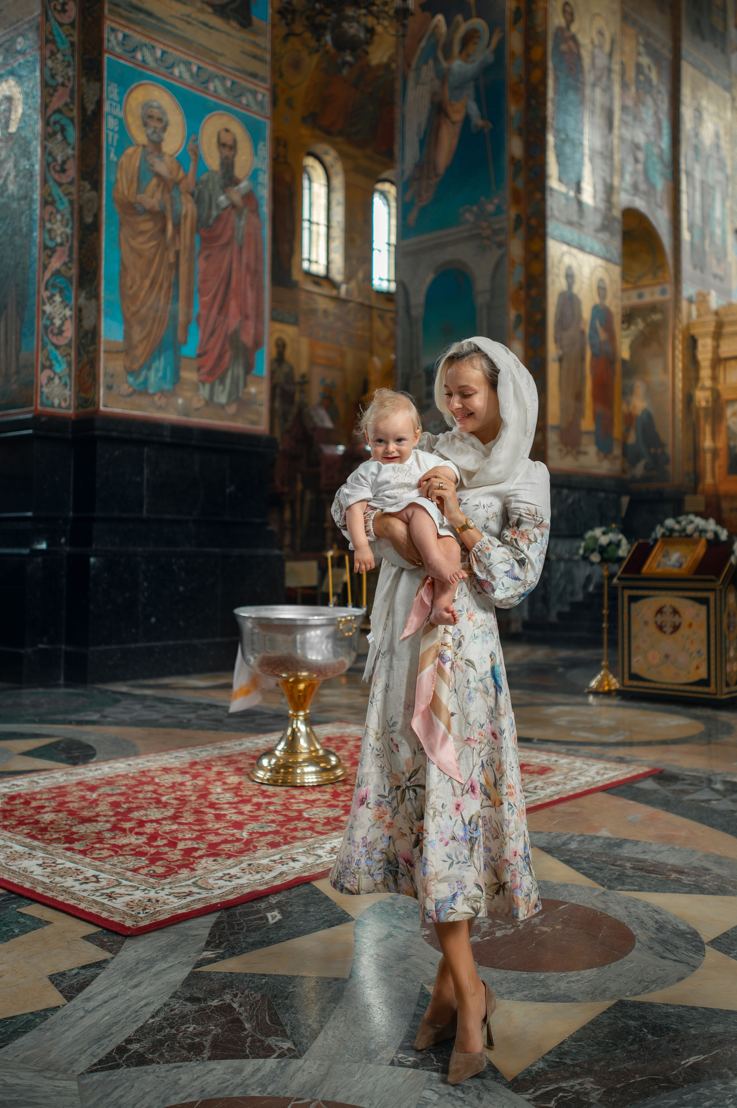 Таинство крещения в Спасе на Крови. Фотограф на крещение и венчание, семейный фотограф в Санкт-Петербурге