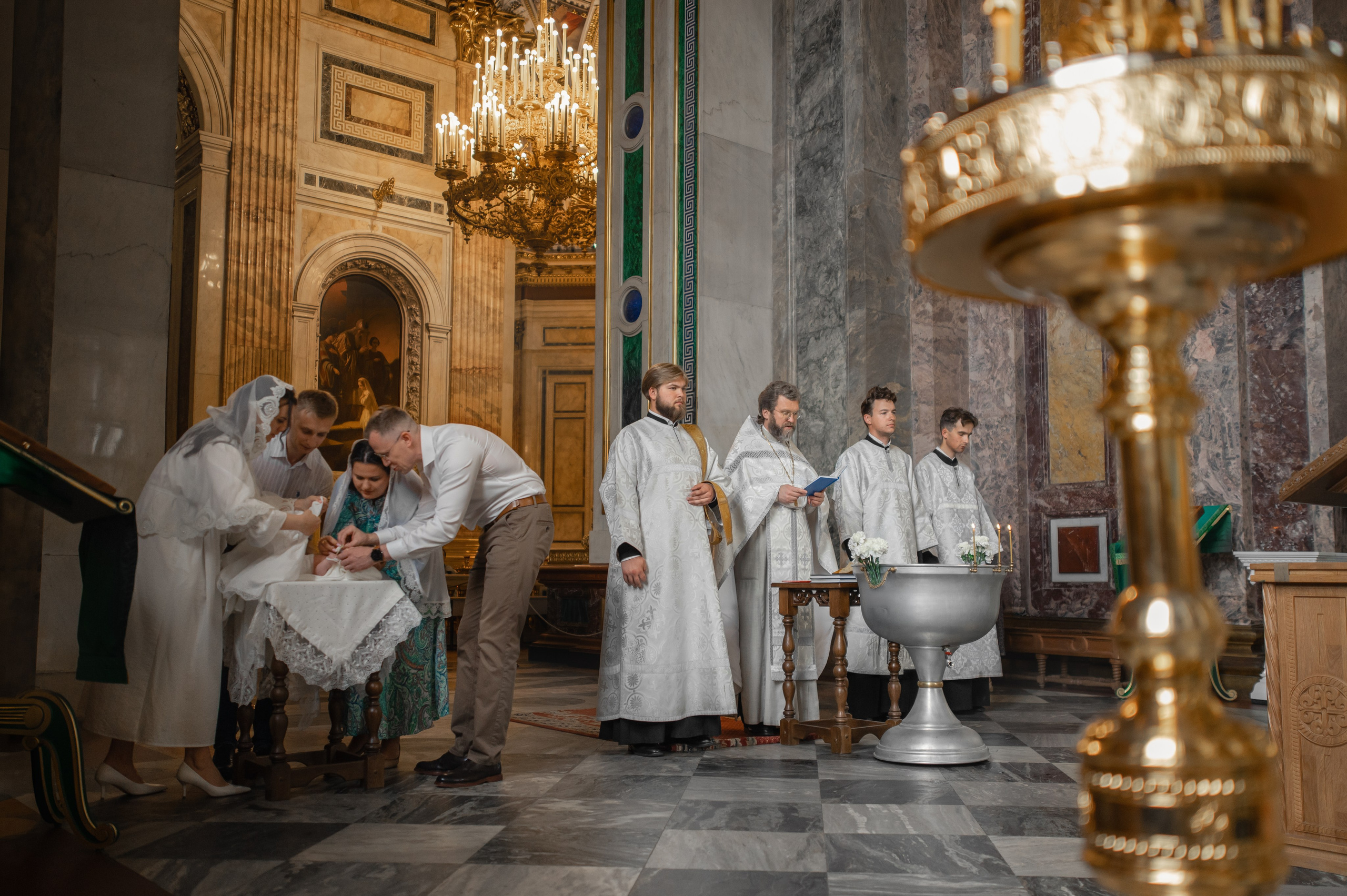 Крещение в Исаакиевском соборе. Фотограф на крещение и венчание, семейный фотограф в Санкт-Петербурге