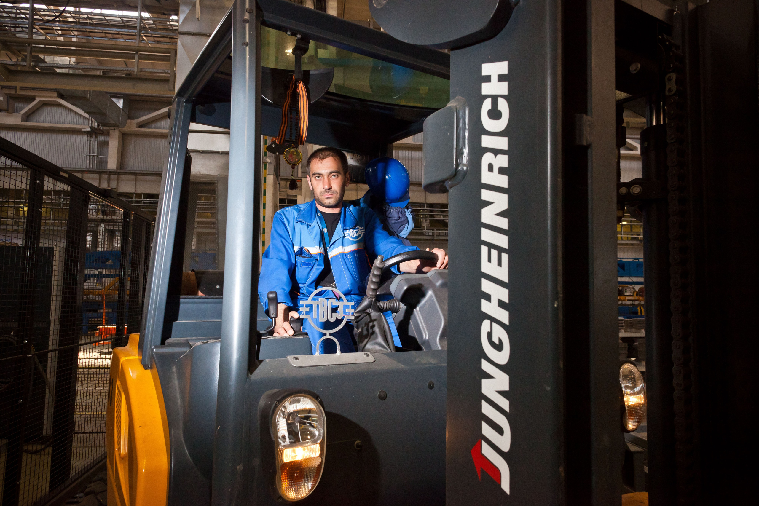 ТИХВИНСКИЙ ВАГОНОСТРОИТЕЛЬНЫЙ ЗАВОД. Рабочая сторона — бизнес портрет и репортаж в Санкт-Петербурге