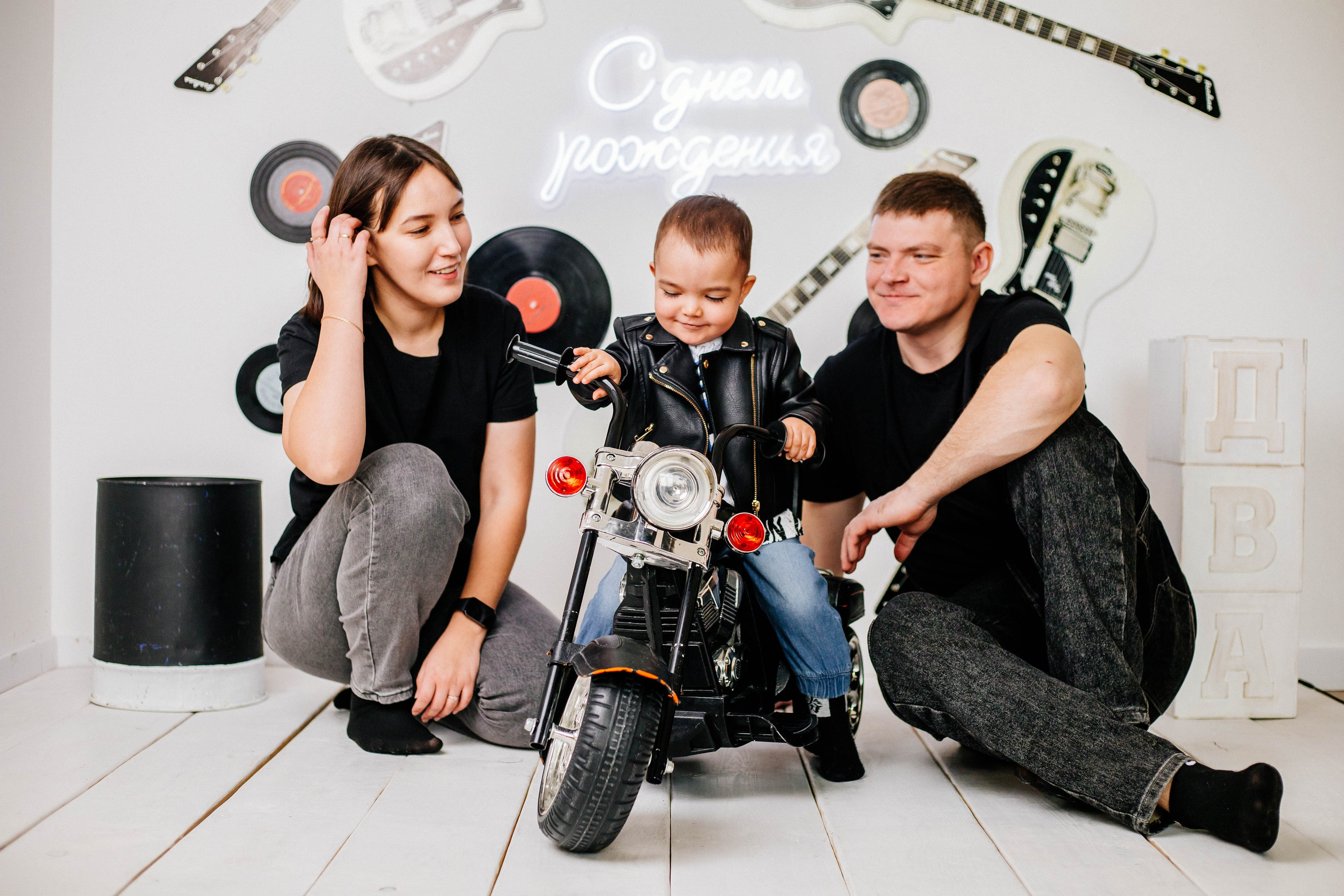 Лев с семьей. Рыжова Тамара